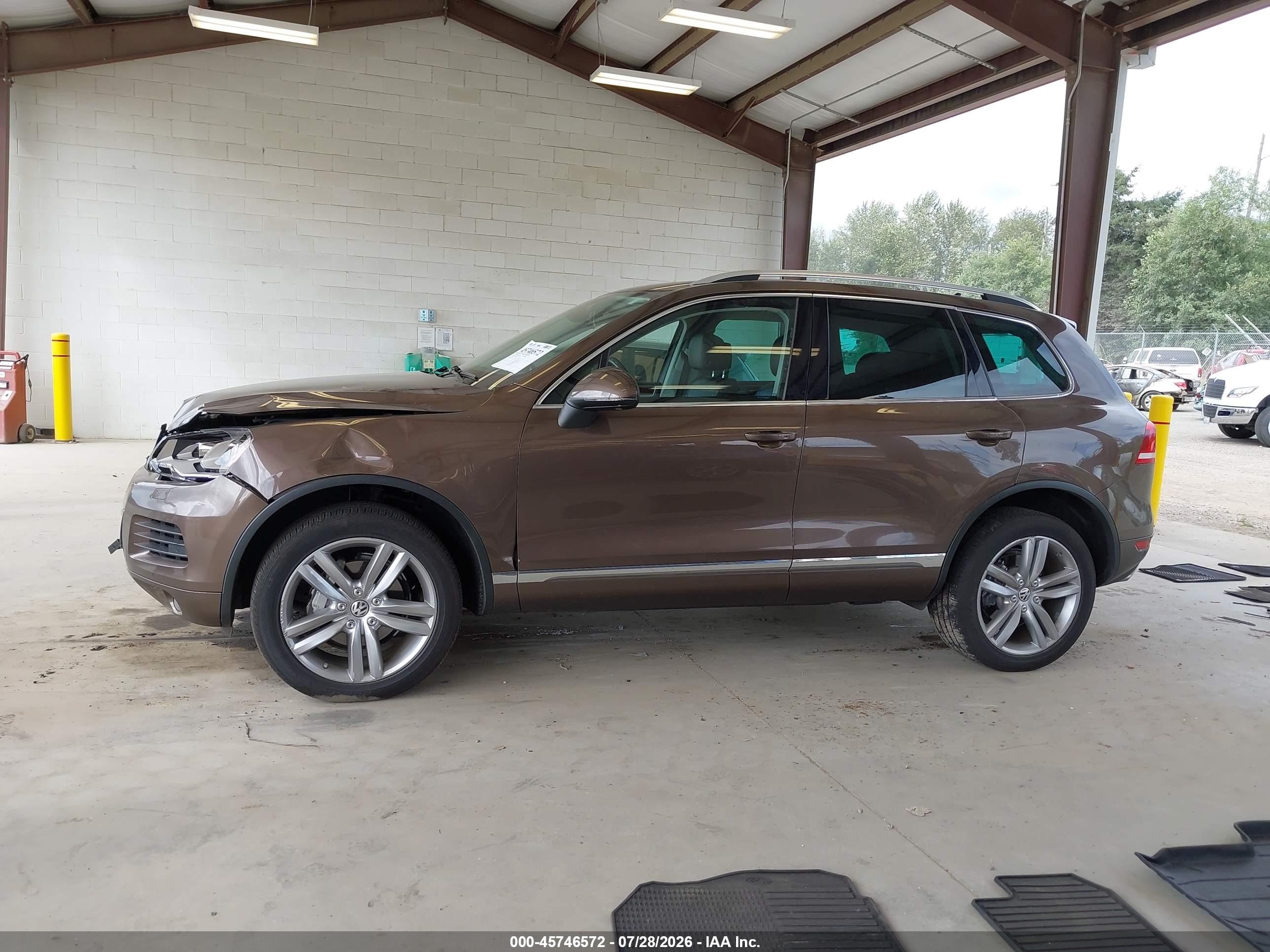 2011 Volkswagen Touareg Tdi Executive Brown vin: WVGFK9BP7BD003519
