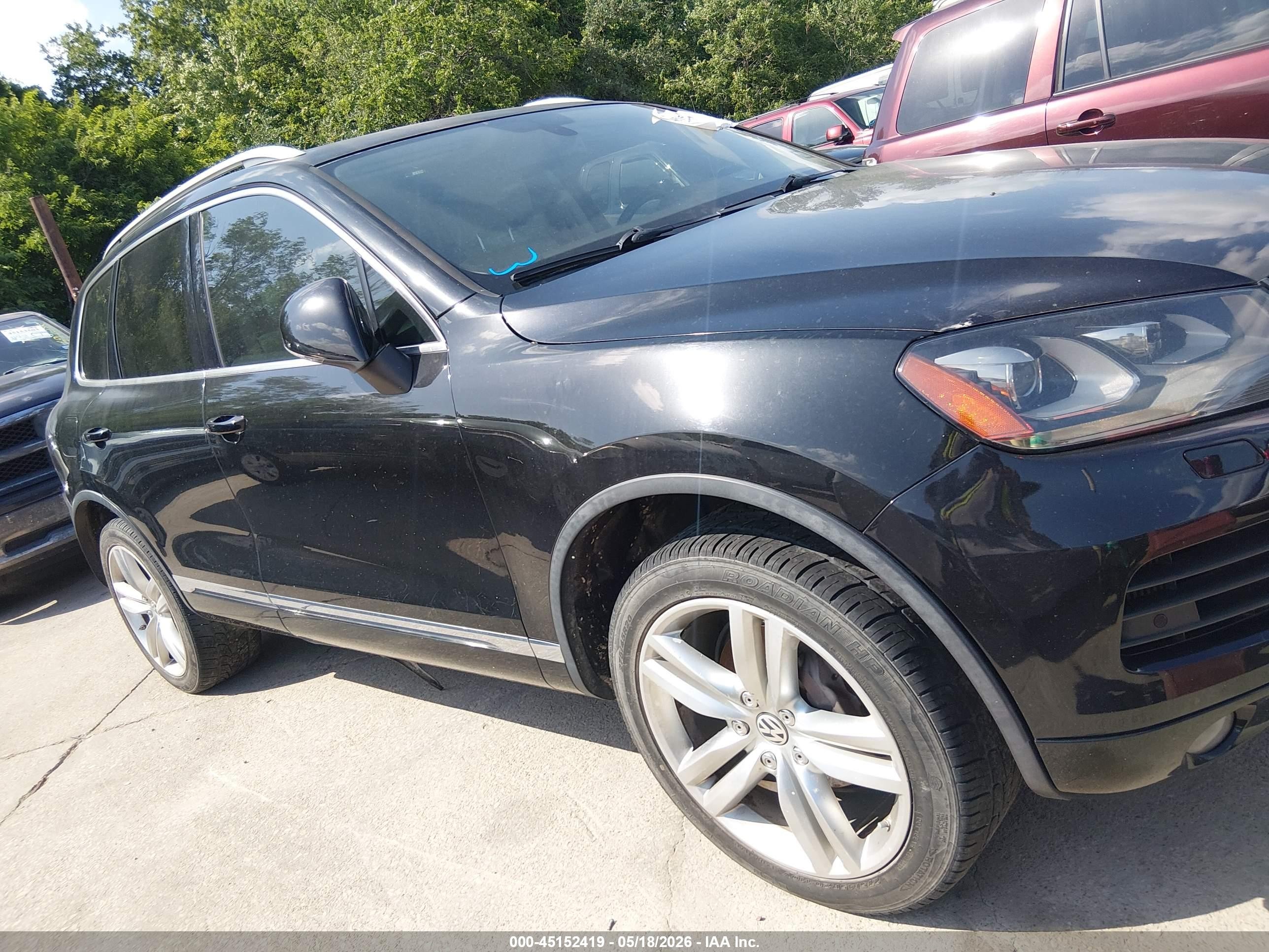 2011 Volkswagen Touareg Tdi Executive Black vin: WVGFK9BP7BD005786
