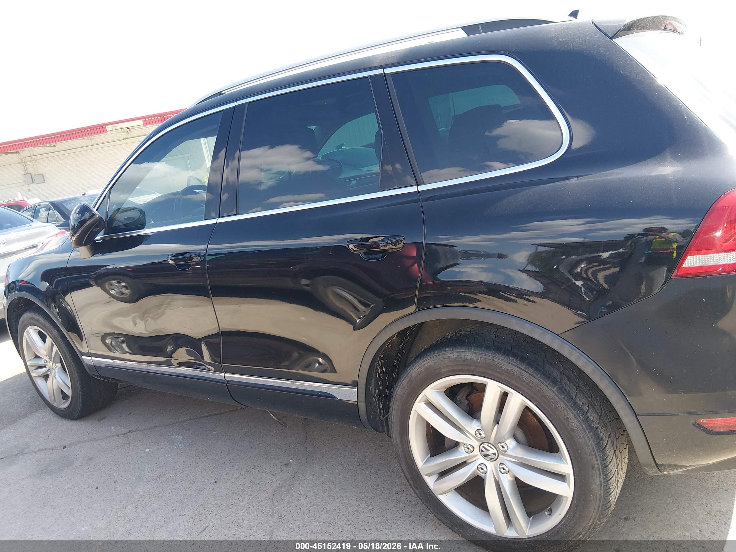 2011 Volkswagen Touareg Tdi Executive Black vin: WVGFK9BP7BD005786