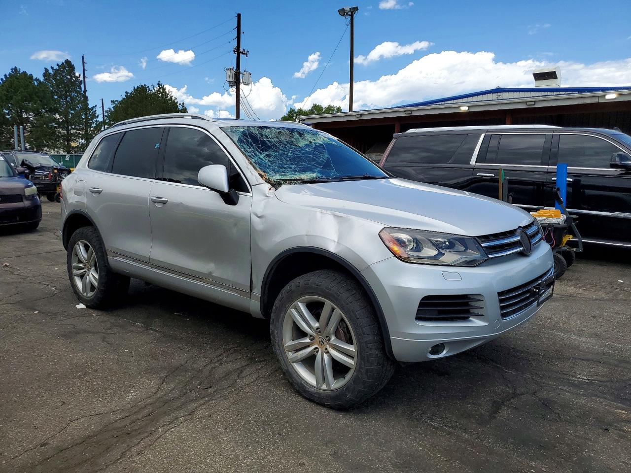 2012 Volkswagen Touareg V6 Tdi Silver vin: WVGFK9BP7CD001805