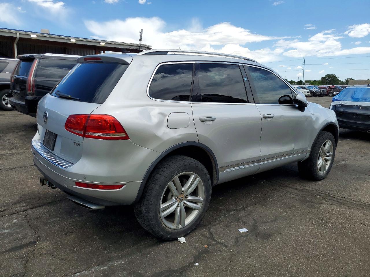 2012 Volkswagen Touareg V6 Tdi Silver vin: WVGFK9BP7CD001805