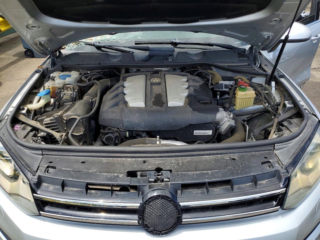 2012 Volkswagen Touareg V6 Tdi Silver vin: WVGFK9BP7CD001805