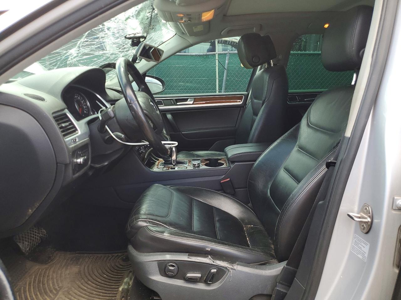 2012 Volkswagen Touareg V6 Tdi Silver vin: WVGFK9BP7CD001805