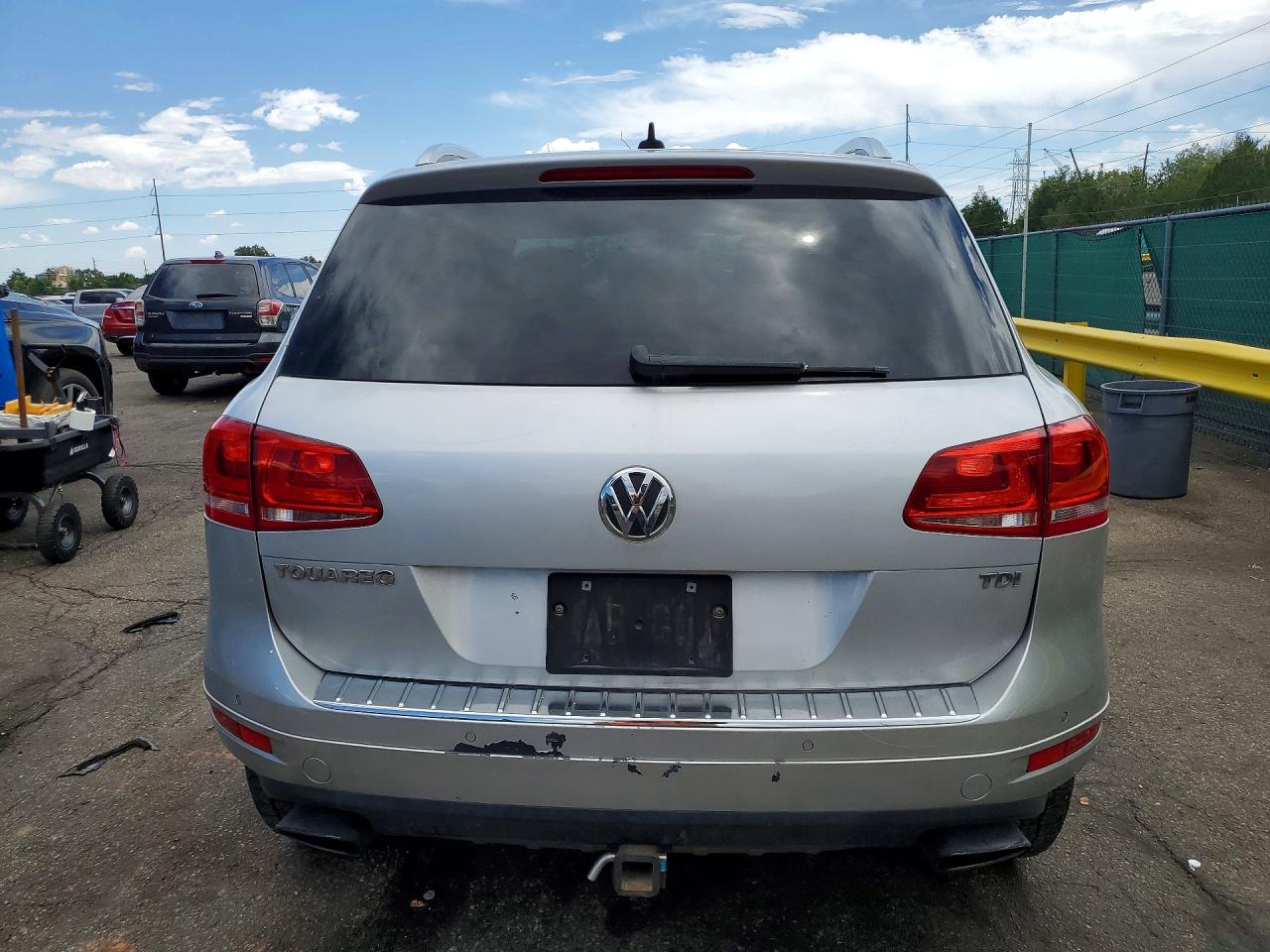 2012 Volkswagen Touareg V6 Tdi Silver vin: WVGFK9BP7CD001805