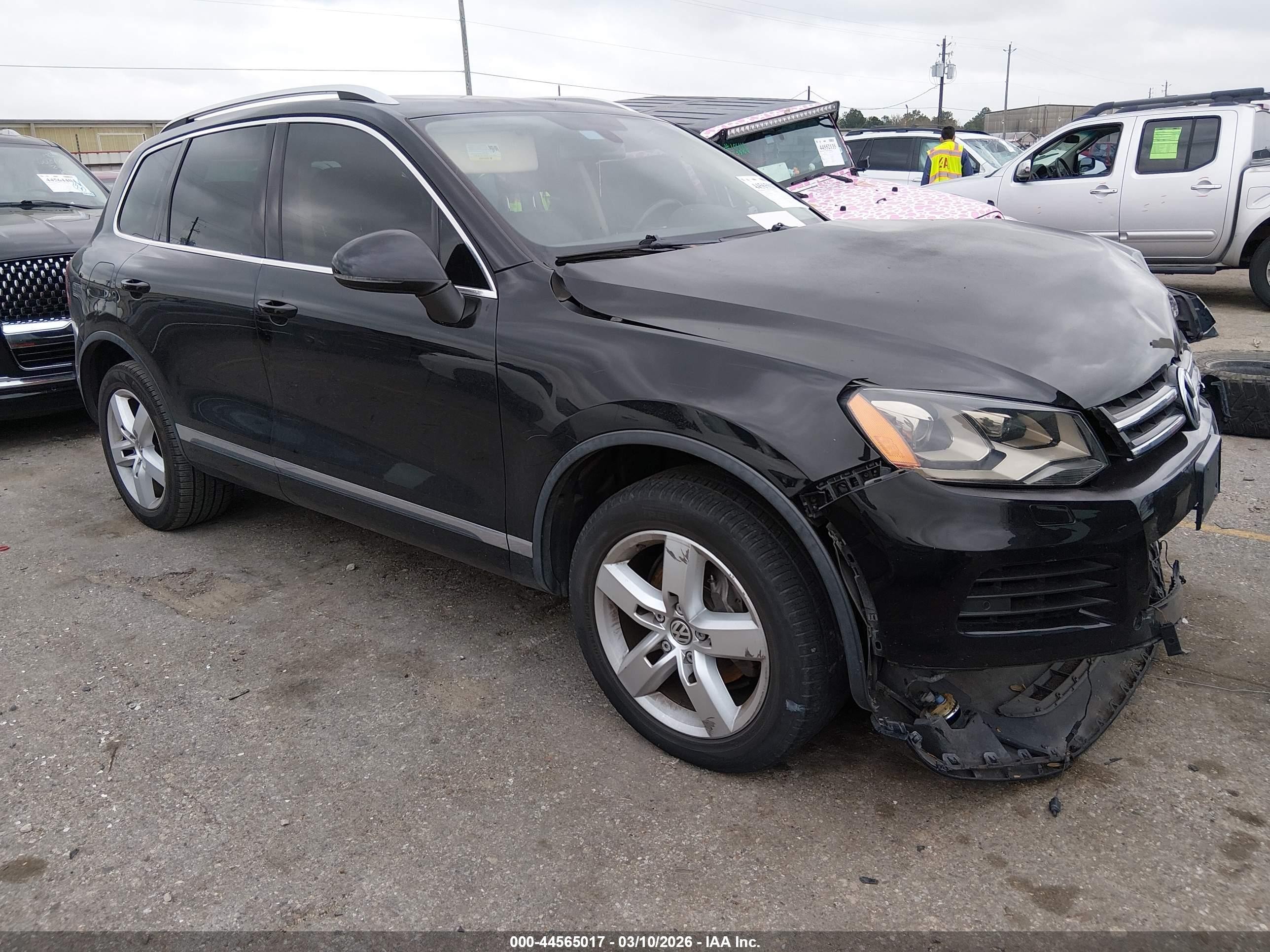 2012 Volkswagen Touareg Tdi Lux Черный vin: WVGFK9BP7CD004140