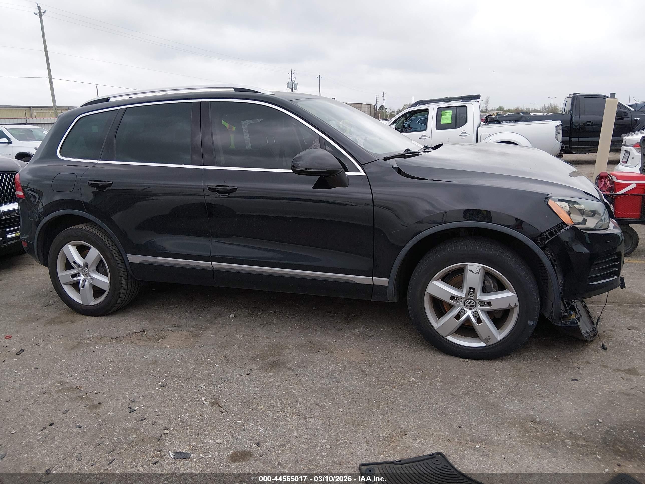 2012 Volkswagen Touareg Tdi Lux Черный vin: WVGFK9BP7CD004140