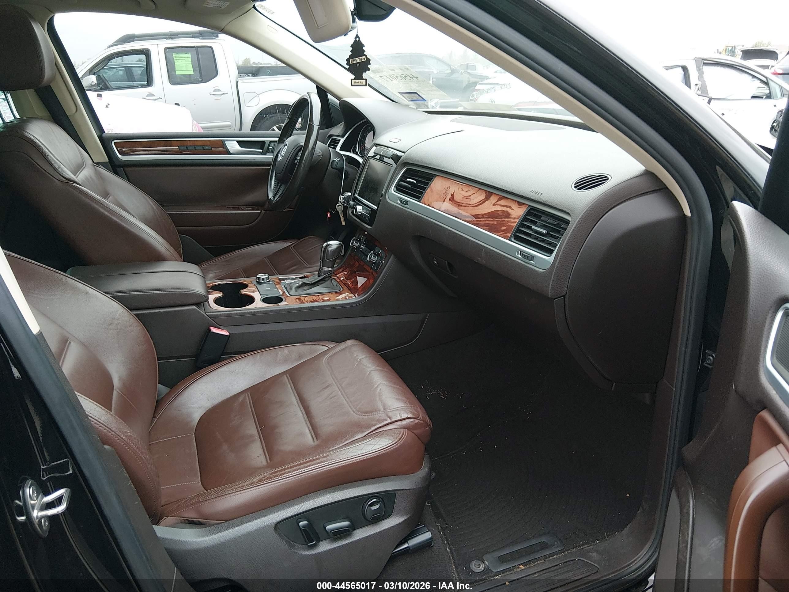 2012 Volkswagen Touareg Tdi Lux Черный vin: WVGFK9BP7CD004140