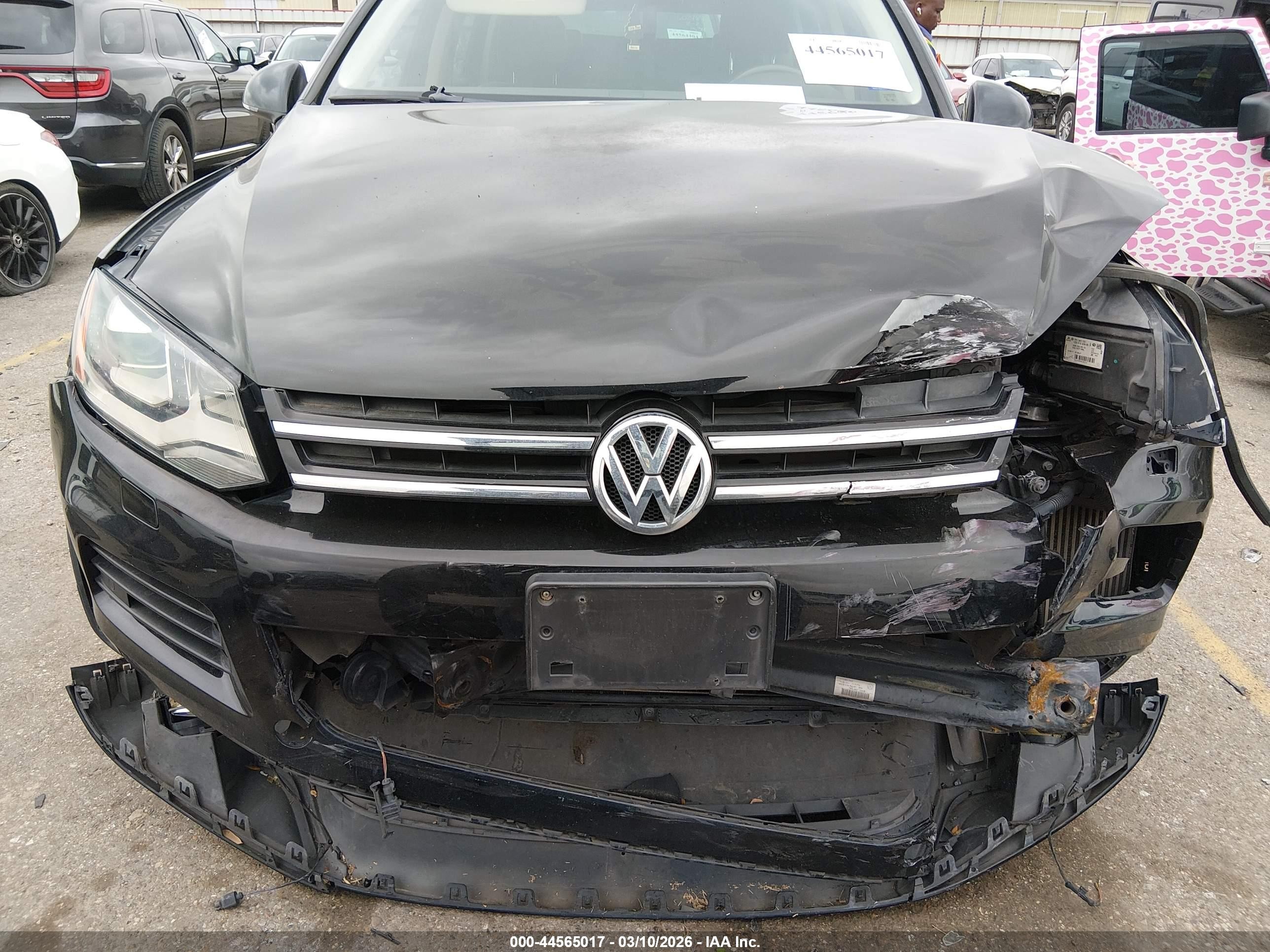 2012 Volkswagen Touareg Tdi Lux Черный vin: WVGFK9BP7CD004140