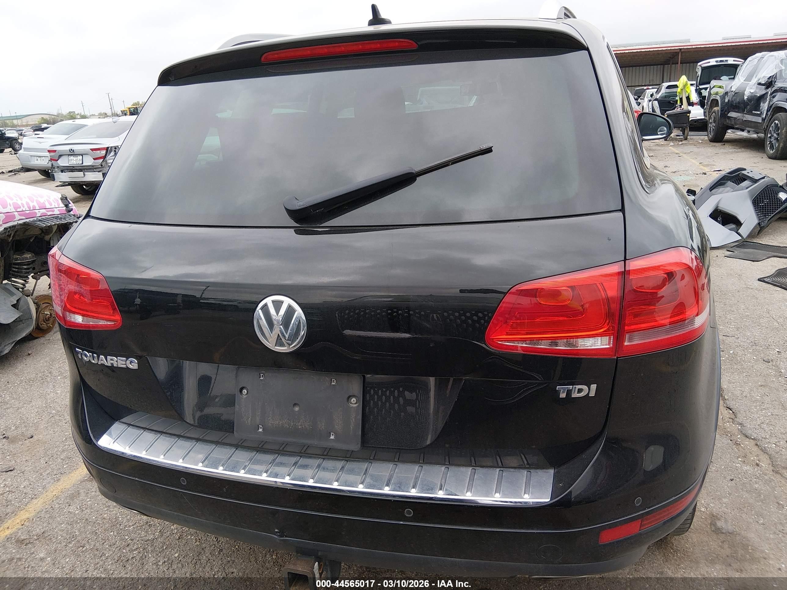 2012 Volkswagen Touareg Tdi Lux Черный vin: WVGFK9BP7CD004140