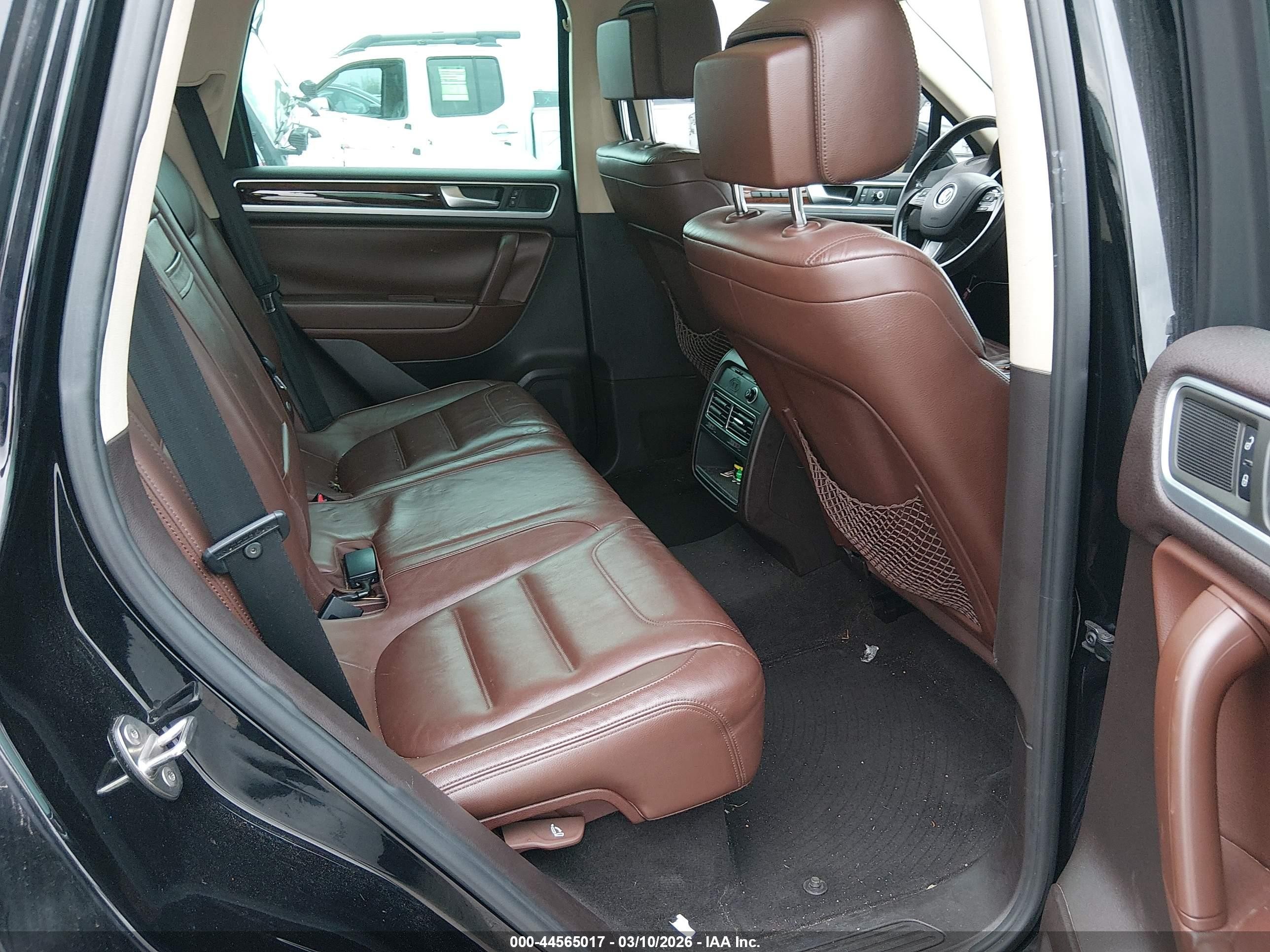 2012 Volkswagen Touareg Tdi Lux Черный vin: WVGFK9BP7CD004140