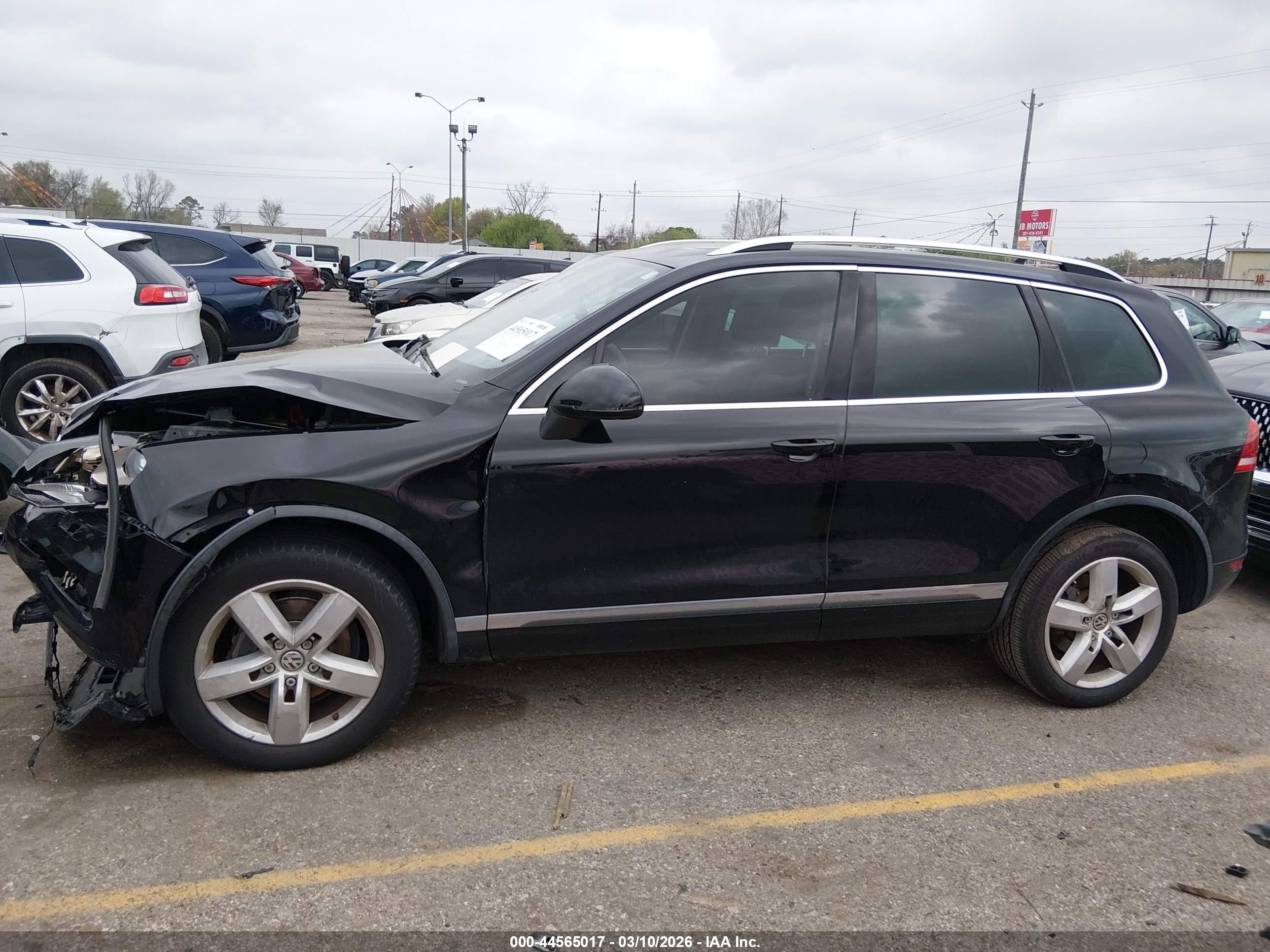 2012 Volkswagen Touareg Tdi Lux Черный vin: WVGFK9BP7CD004140