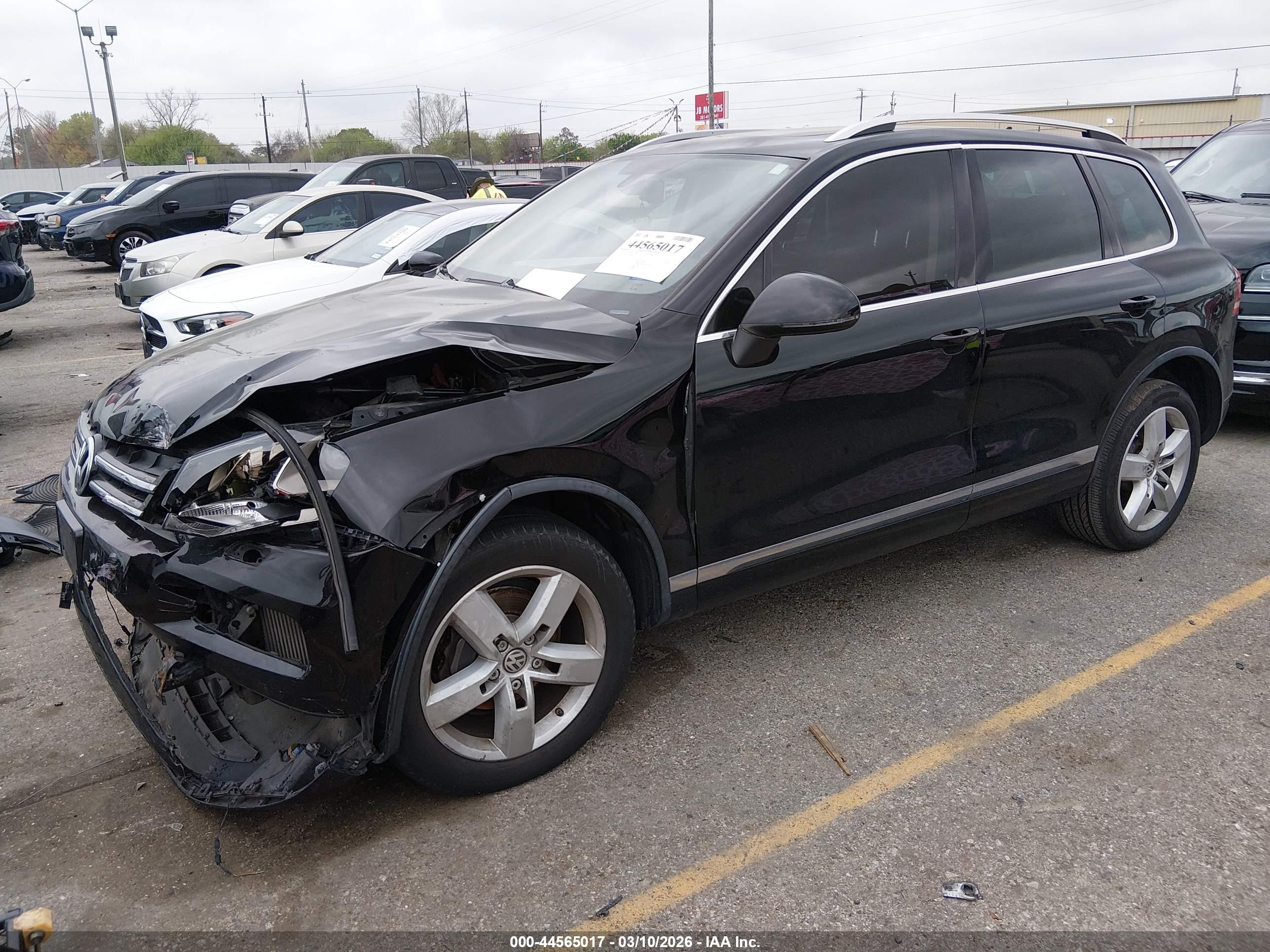 2012 Volkswagen Touareg Tdi Lux Черный vin: WVGFK9BP7CD004140