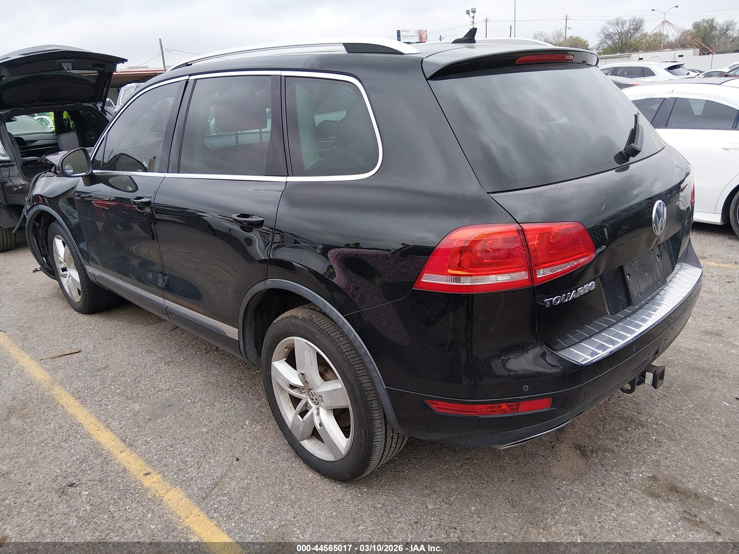2012 Volkswagen Touareg Tdi Lux Черный vin: WVGFK9BP7CD004140