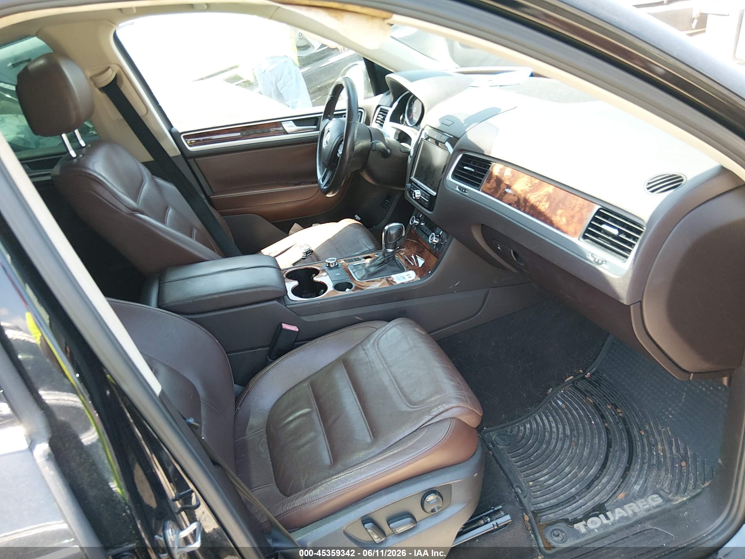 2012 Volkswagen Touareg Tdi Executive Black vin: WVGFK9BP7CD005563