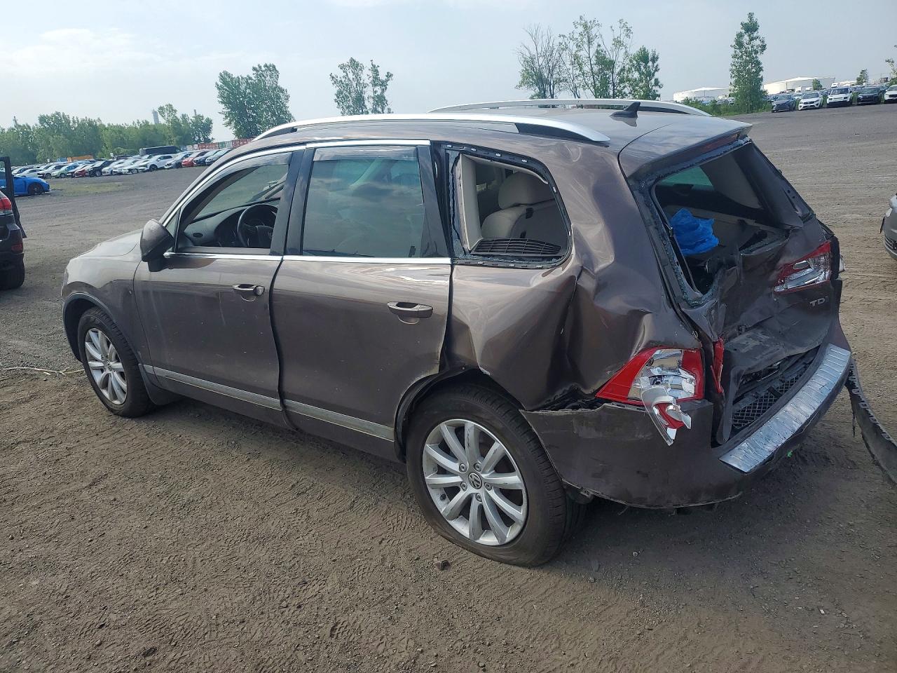 2011 Volkswagen Touareg V6 Tdi Maroon vin: WVGFK9BP8BD005182