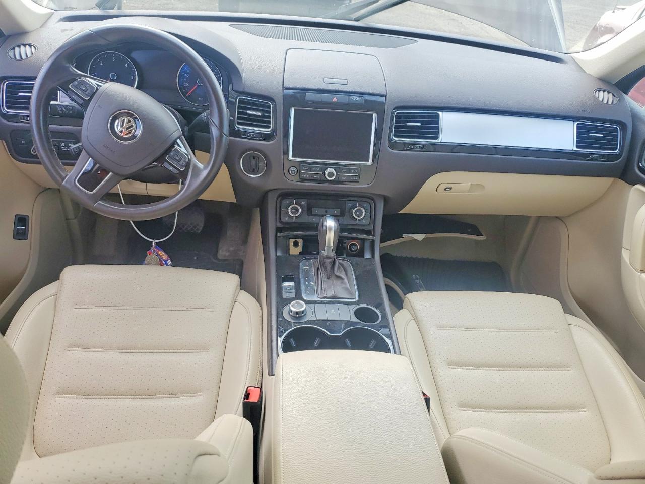 2011 Volkswagen Touareg V6 Tdi Maroon vin: WVGFK9BP8BD005182