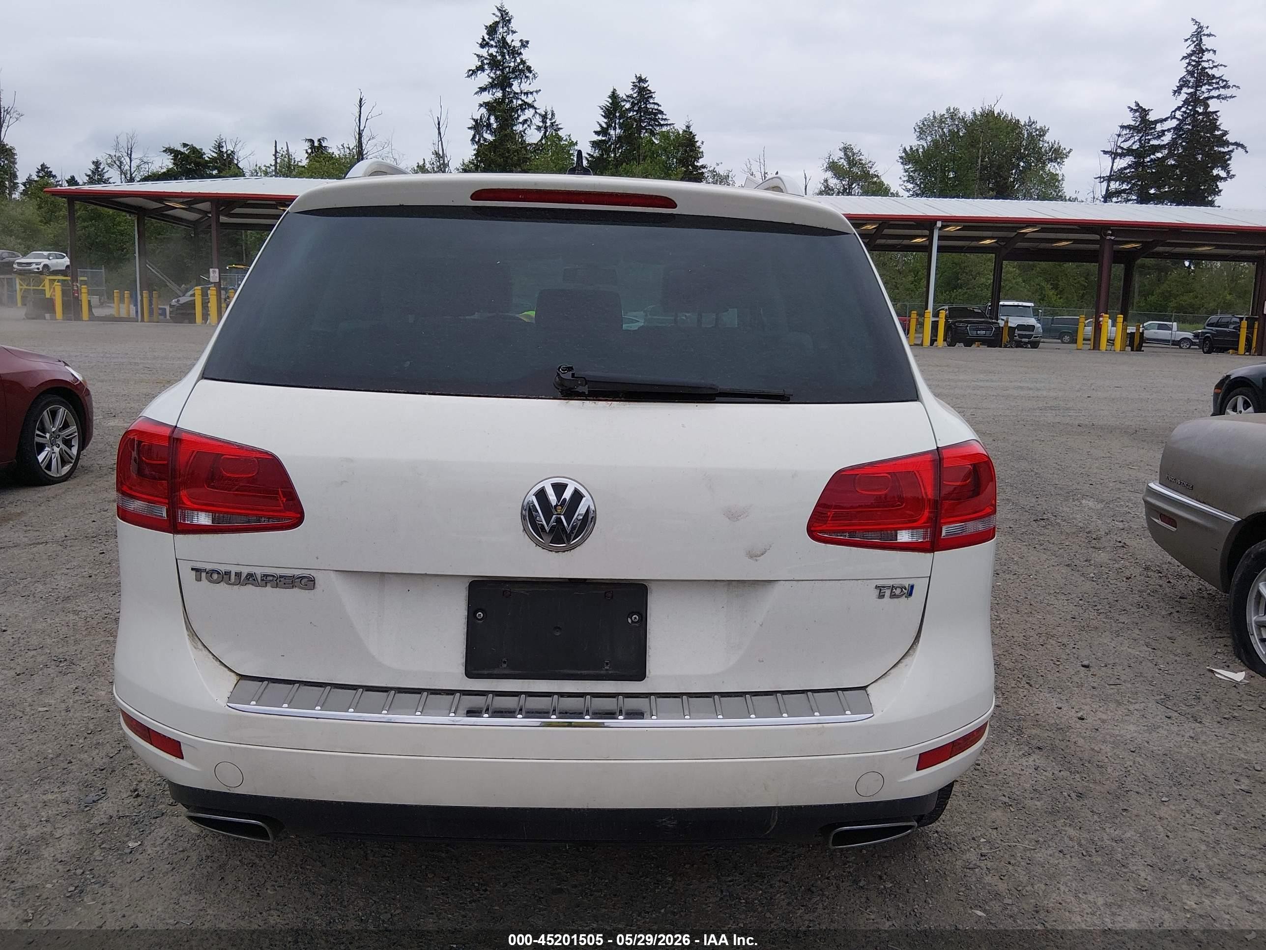 2011 Volkswagen Touareg Tdi Lux Beige vin: WVGFK9BP9BD003912