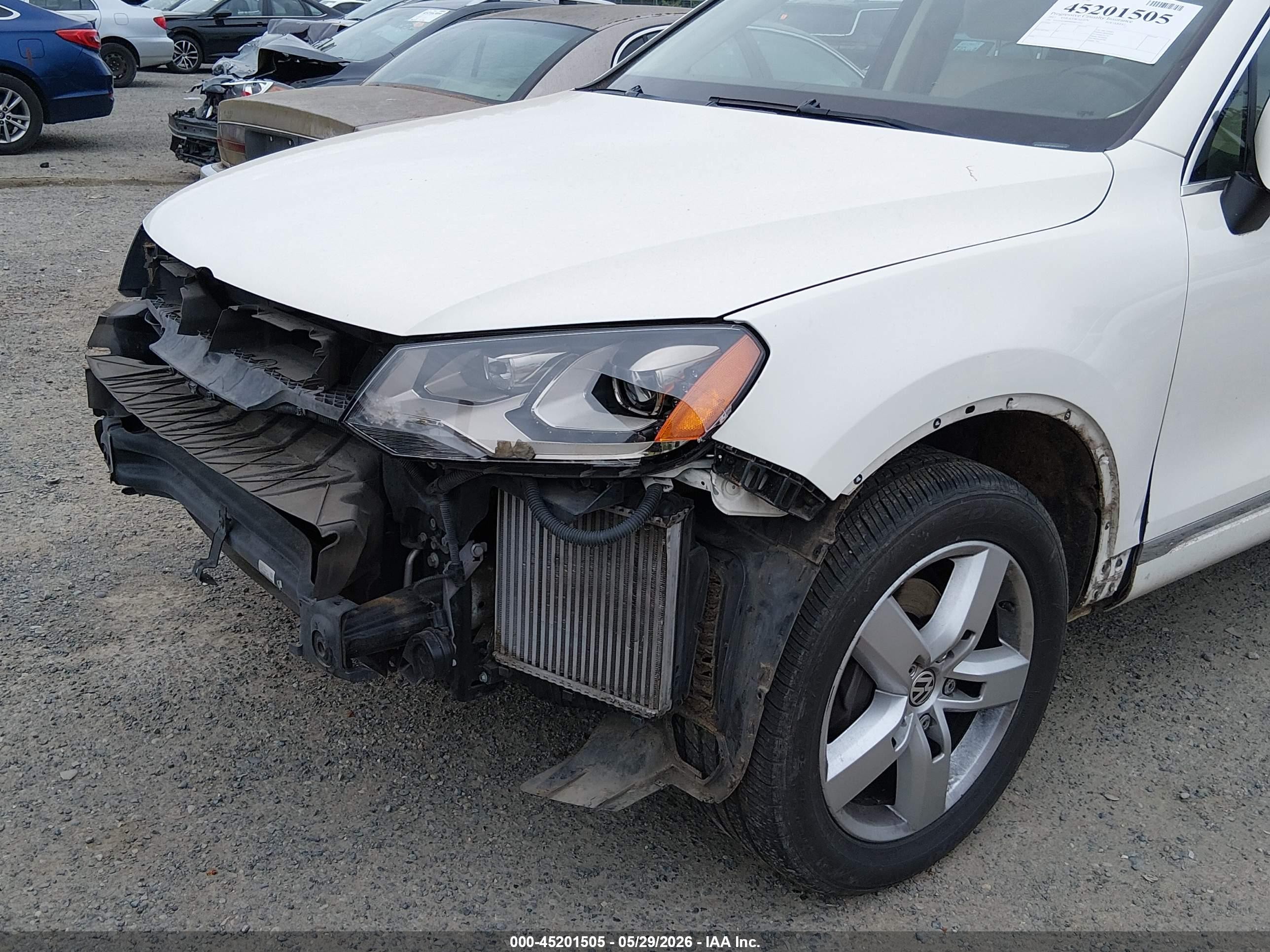 2011 Volkswagen Touareg Tdi Lux Beige vin: WVGFK9BP9BD003912