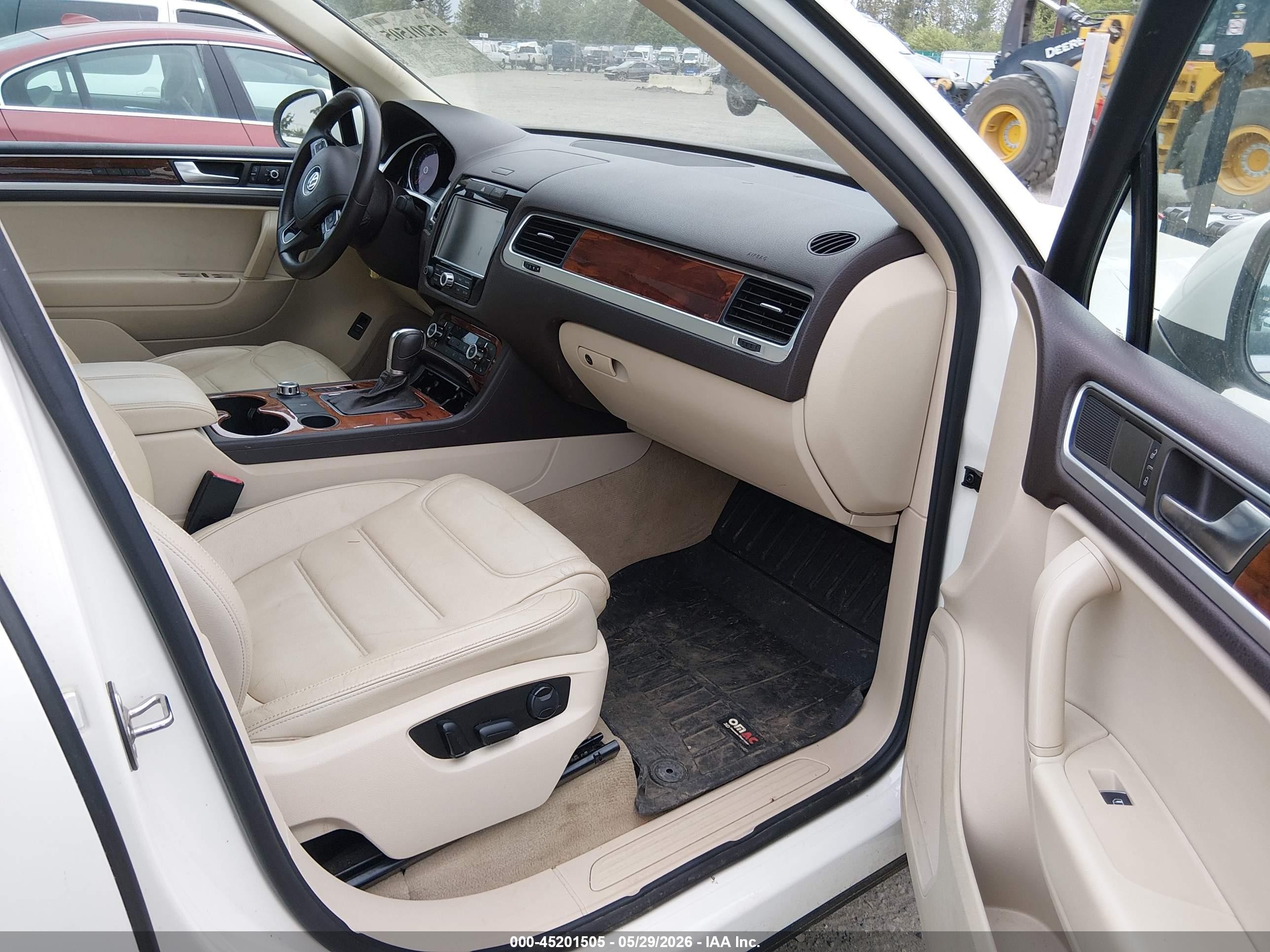2011 Volkswagen Touareg Tdi Lux Beige vin: WVGFK9BP9BD003912