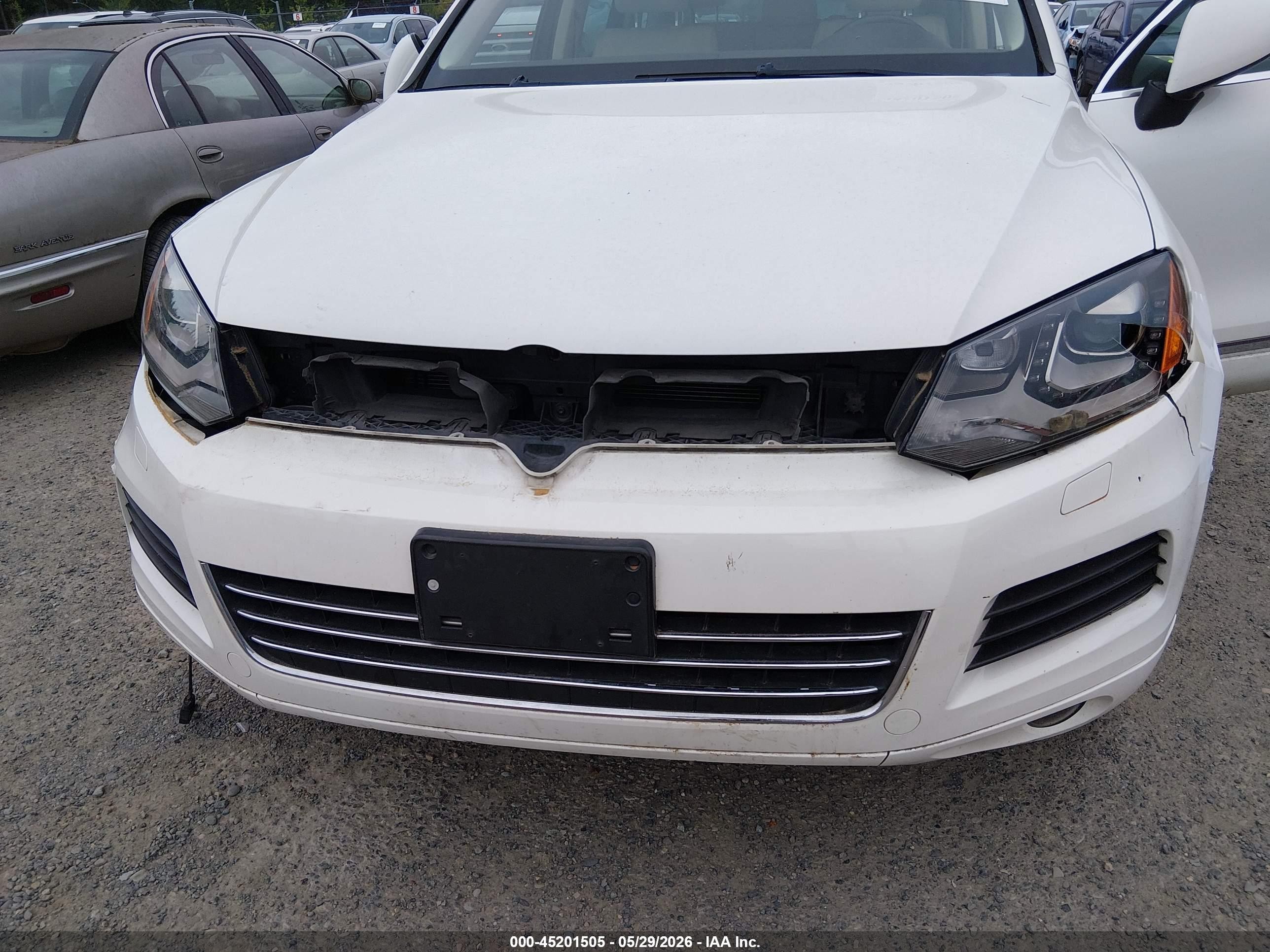 2011 Volkswagen Touareg Tdi Lux Beige vin: WVGFK9BP9BD003912