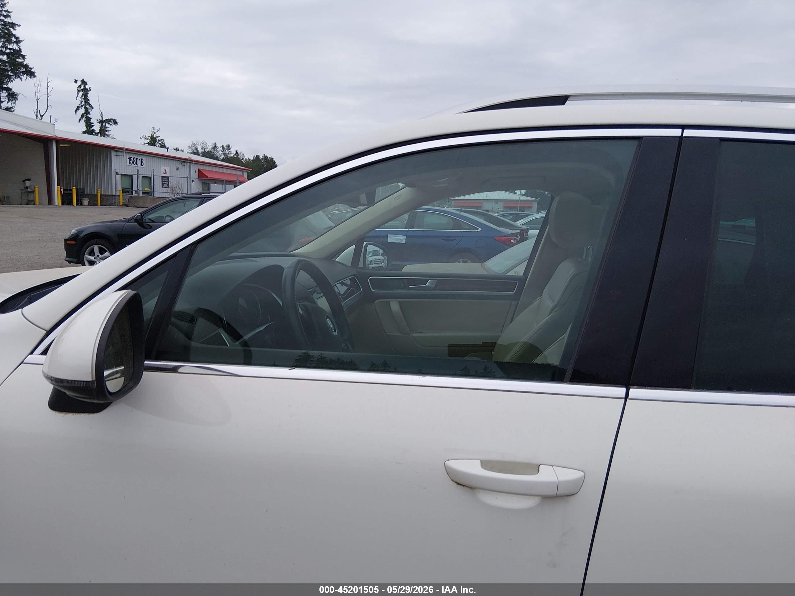 2011 Volkswagen Touareg Tdi Lux Beige vin: WVGFK9BP9BD003912