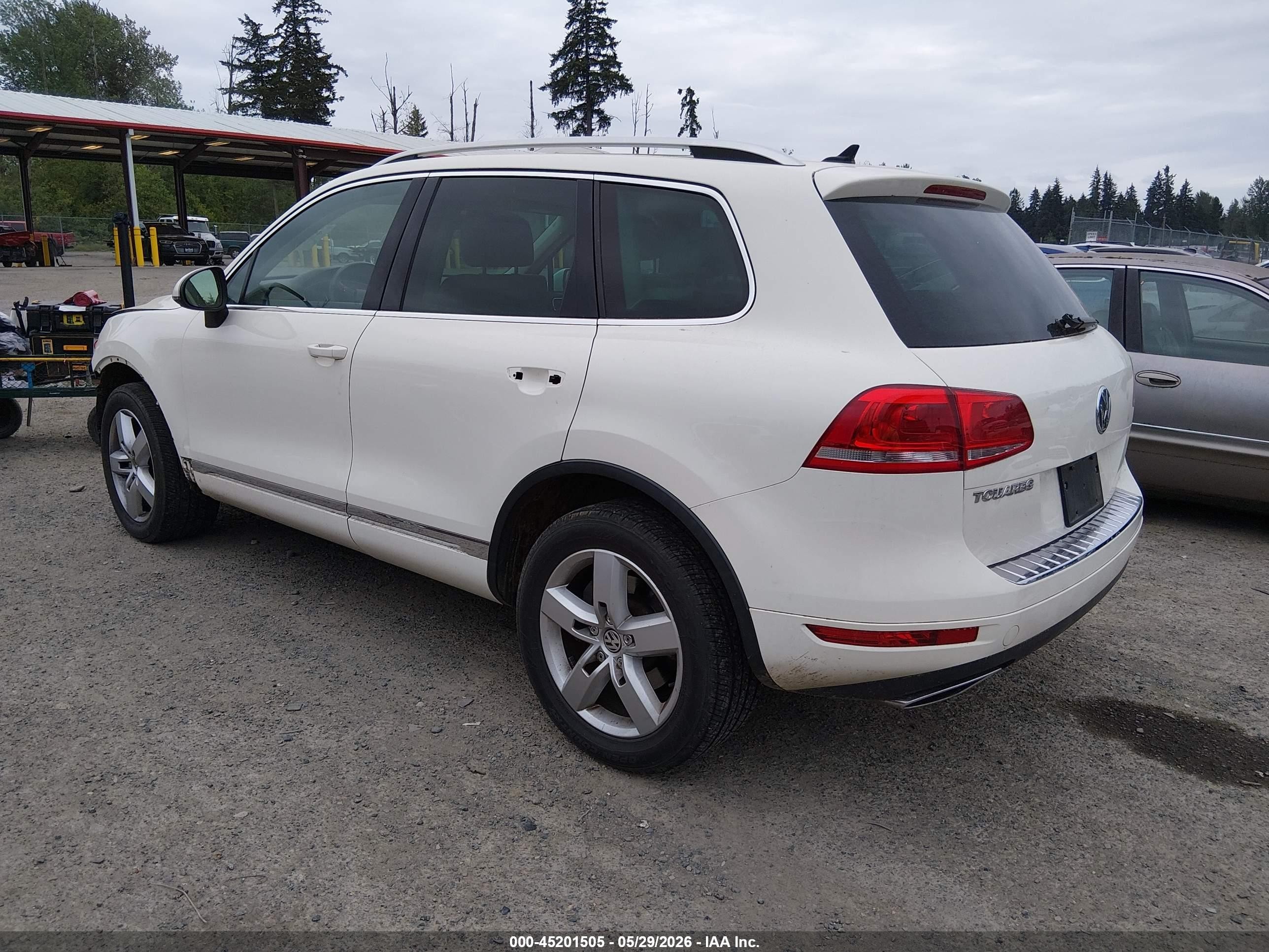 2011 Volkswagen Touareg Tdi Lux Beige vin: WVGFK9BP9BD003912