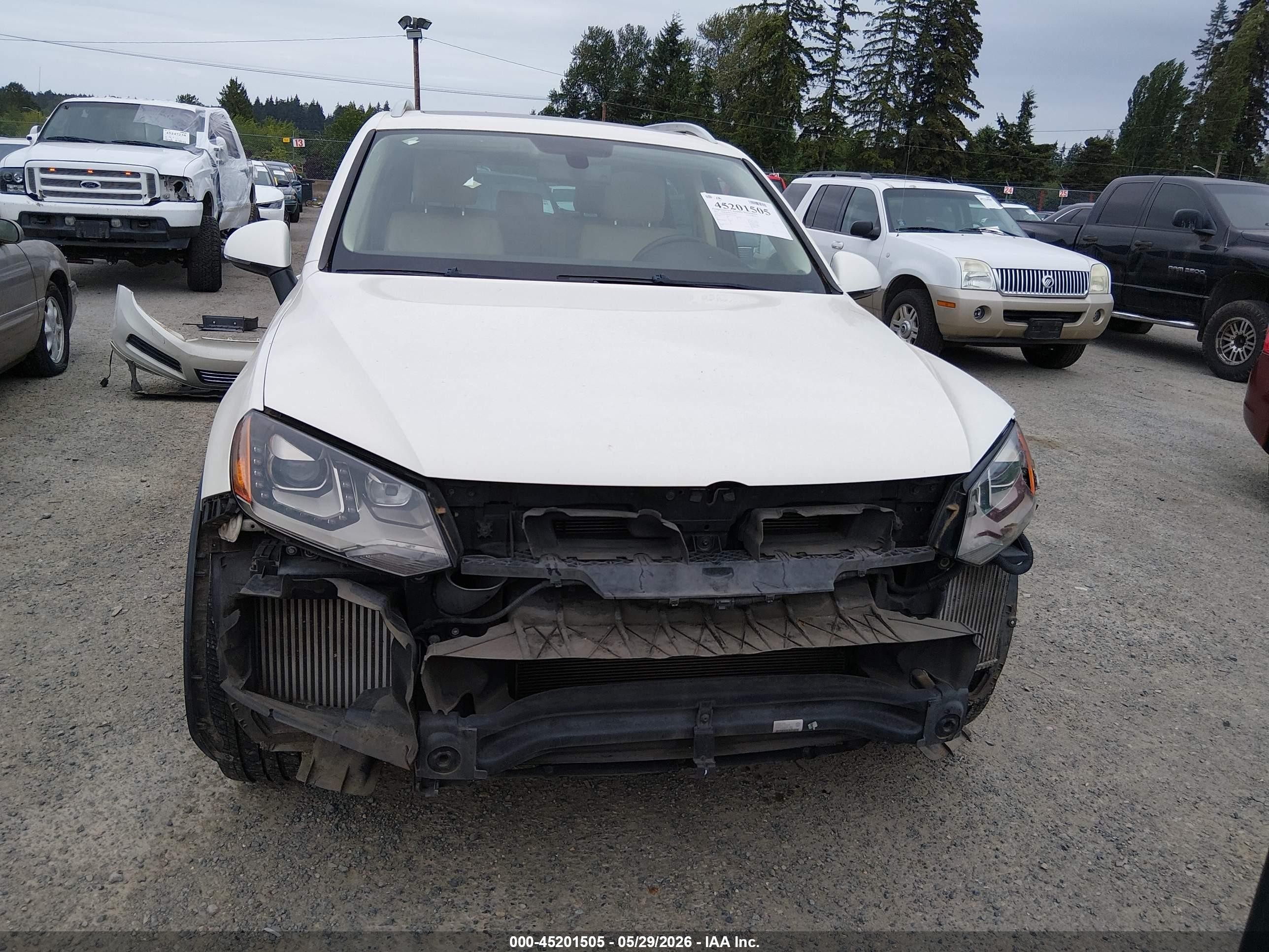 2011 Volkswagen Touareg Tdi Lux Beige vin: WVGFK9BP9BD003912
