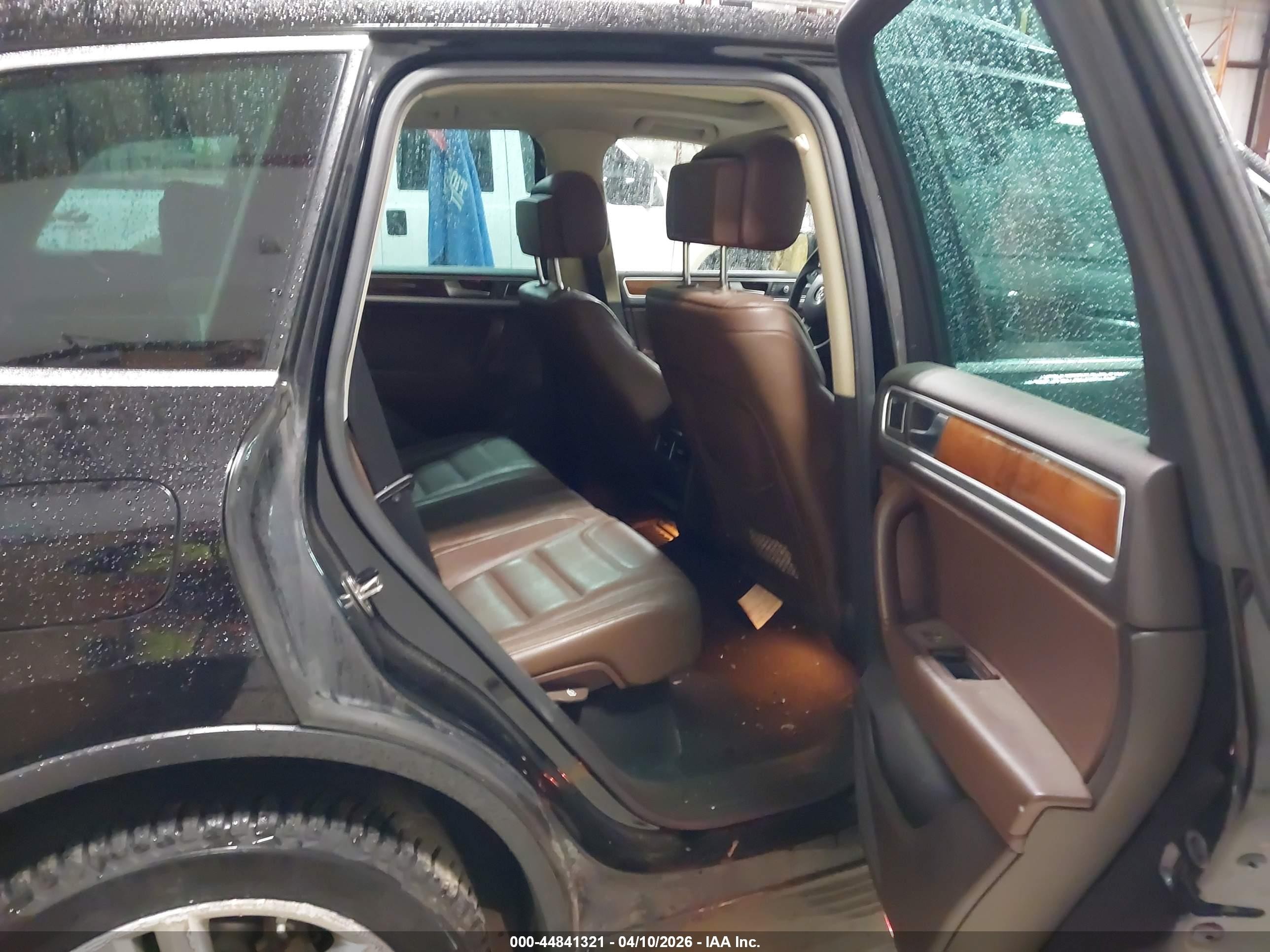 2011 Volkswagen Touareg Tdi Executive Черный vin: WVGFK9BP9BD004025