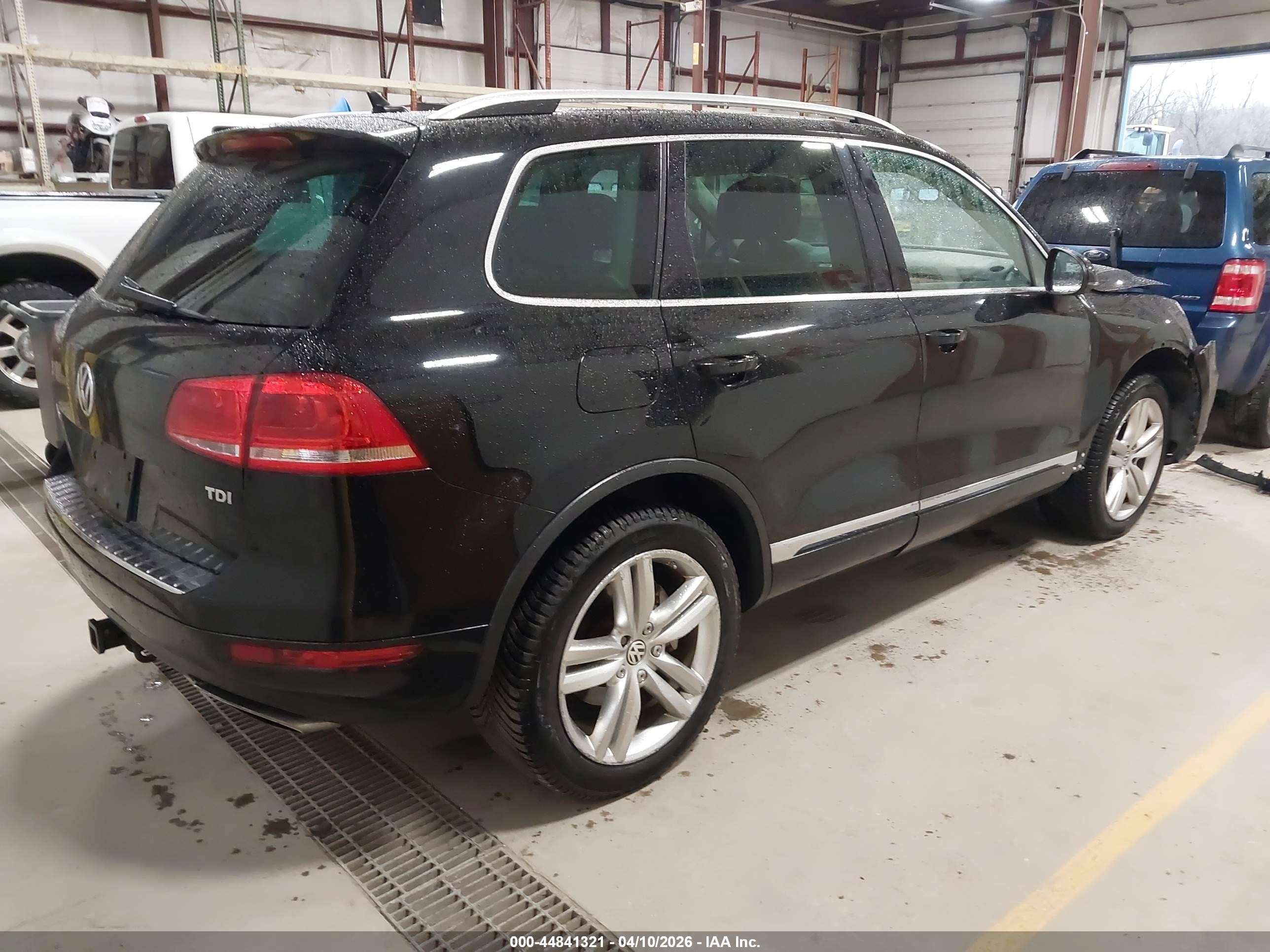 2011 Volkswagen Touareg Tdi Executive Черный vin: WVGFK9BP9BD004025