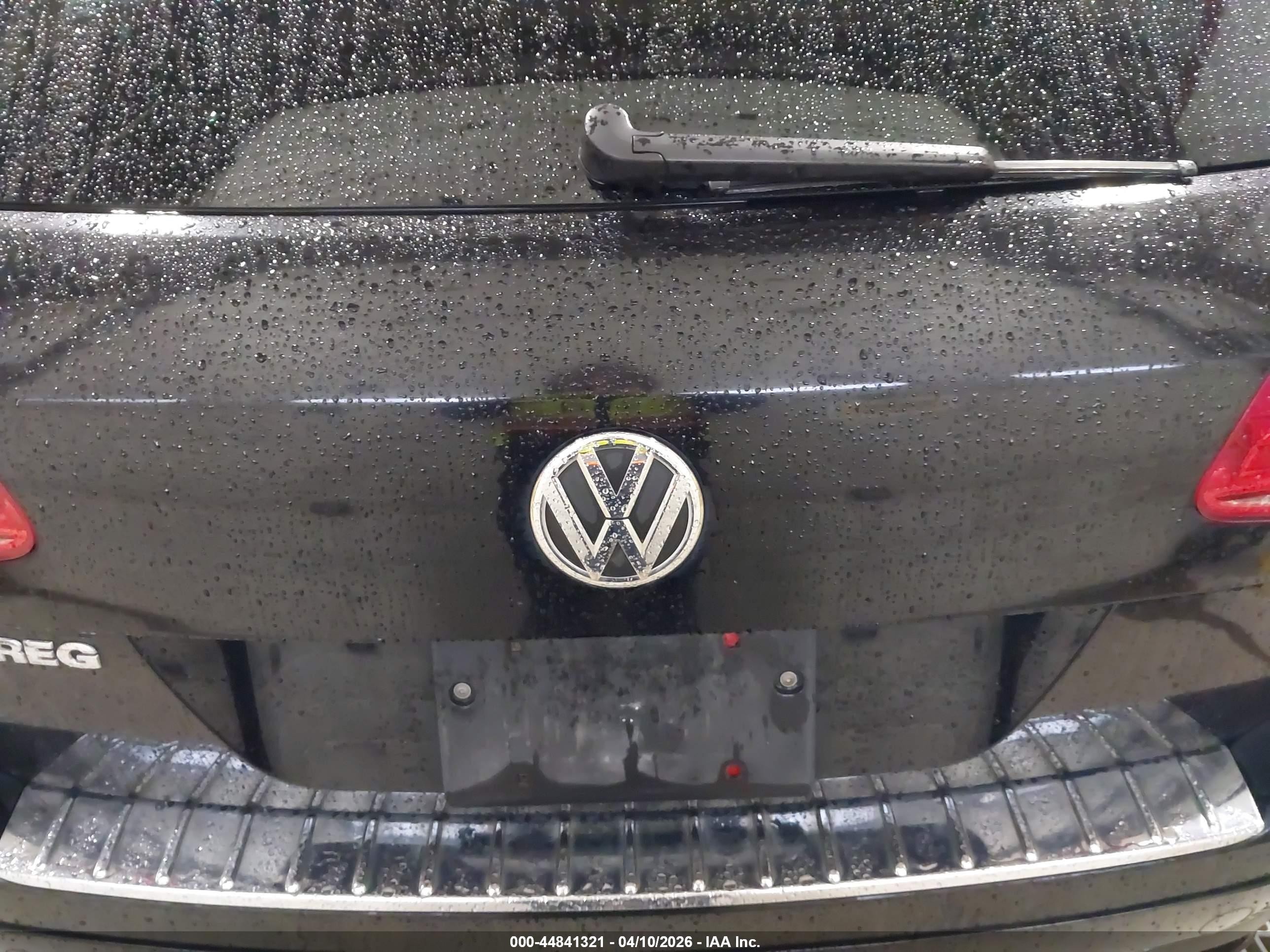 2011 Volkswagen Touareg Tdi Executive Черный vin: WVGFK9BP9BD004025