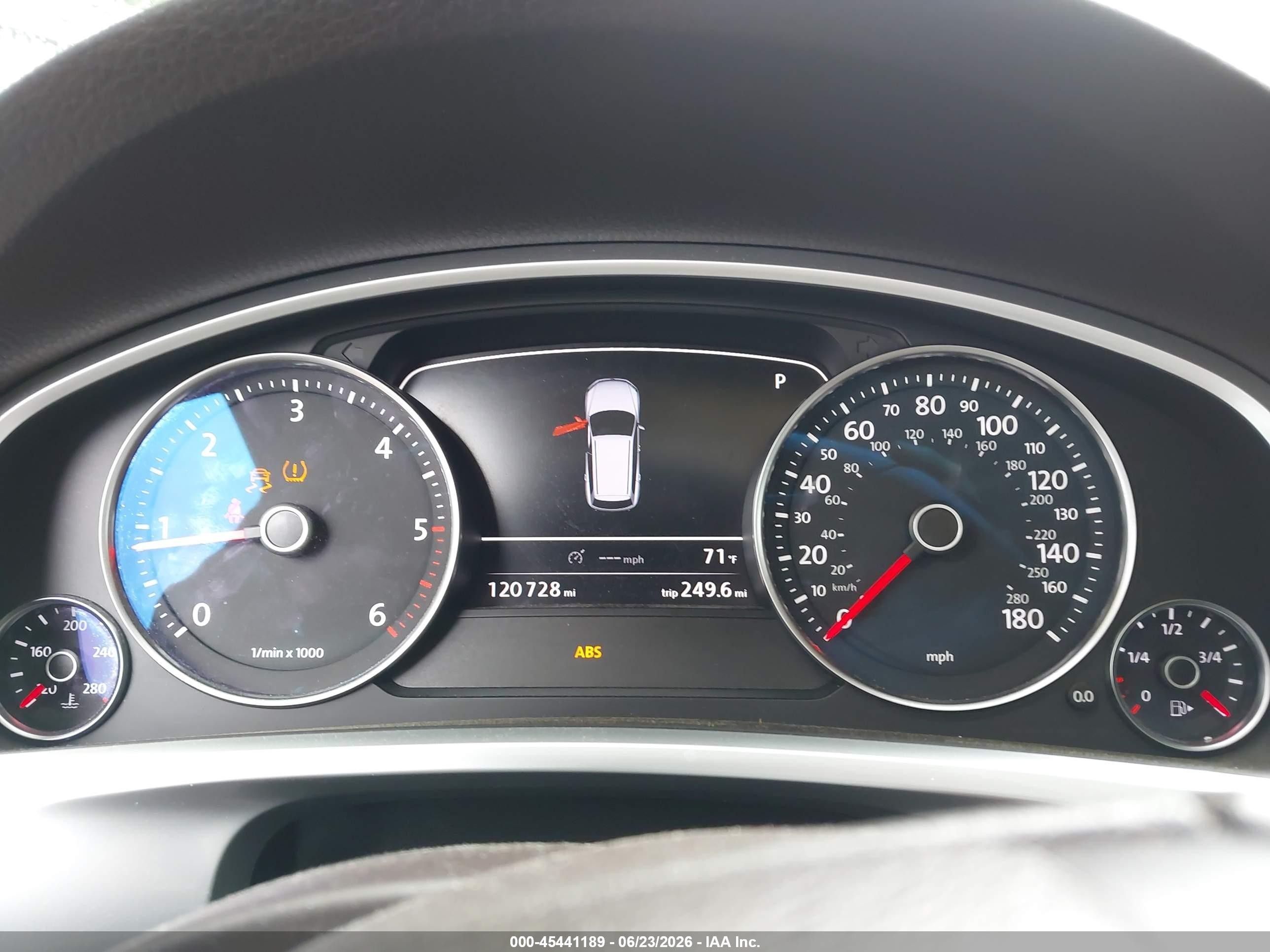 2011 Volkswagen Touareg Tdi Executive Gray vin: WVGFK9BP9BD006048