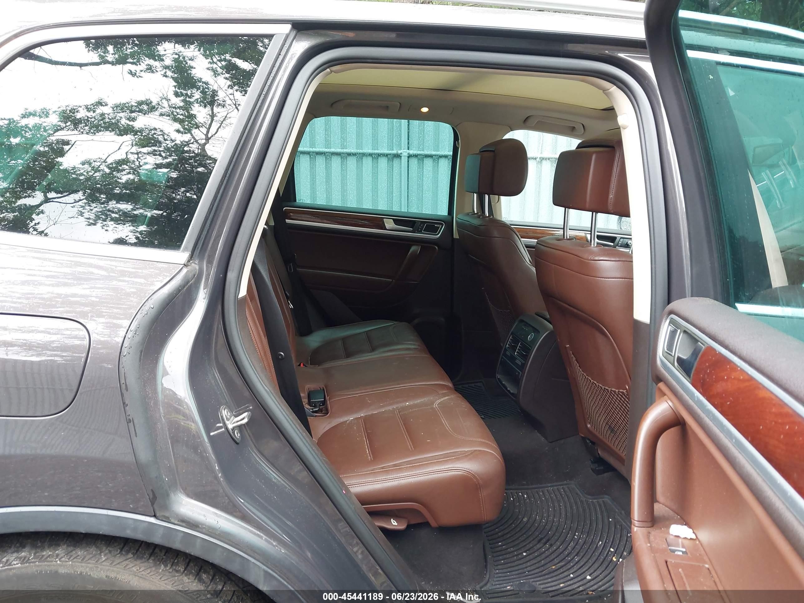 2011 Volkswagen Touareg Tdi Executive Gray vin: WVGFK9BP9BD006048
