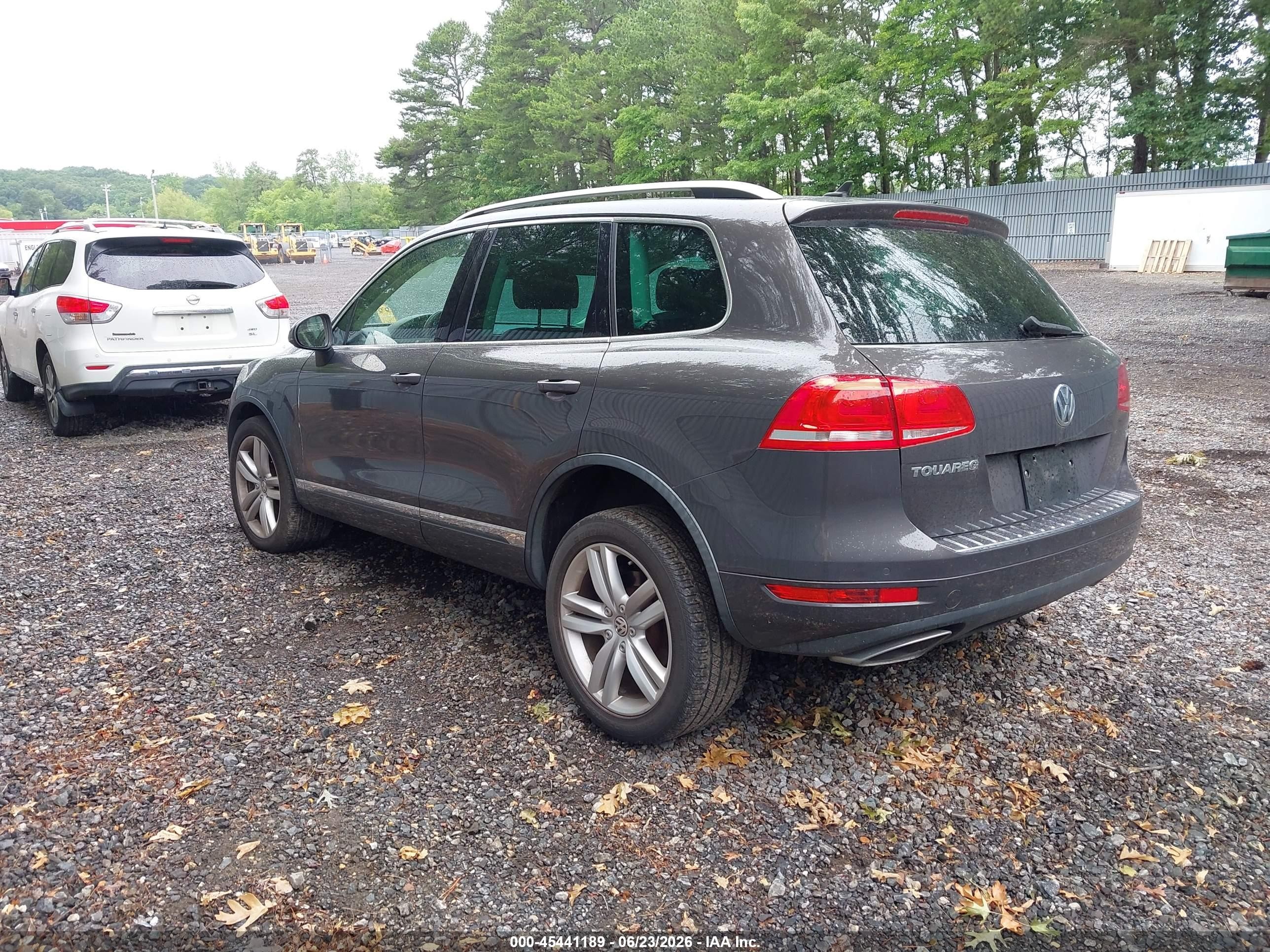 2011 Volkswagen Touareg Tdi Executive Gray vin: WVGFK9BP9BD006048