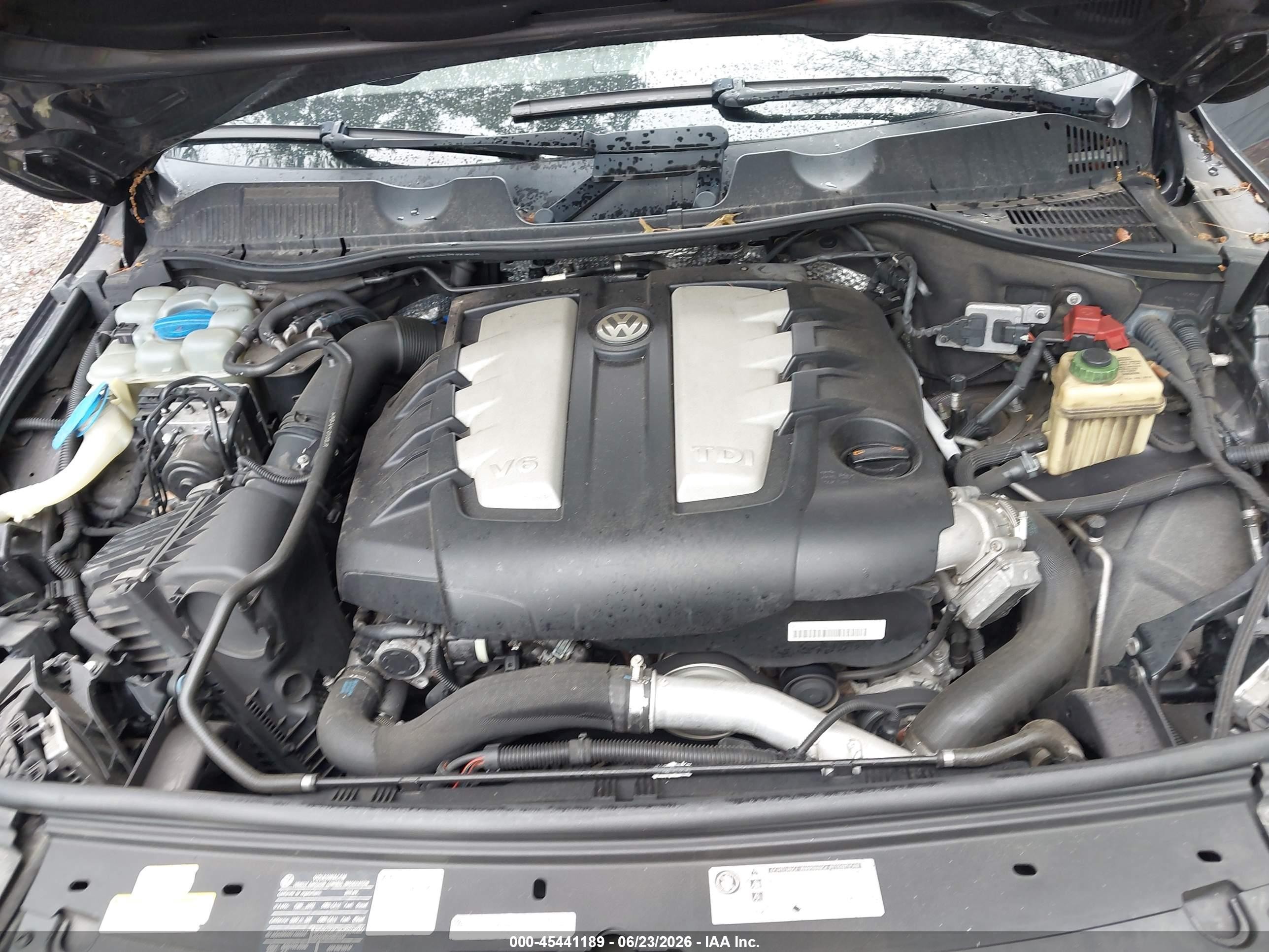 2011 Volkswagen Touareg Tdi Executive Gray vin: WVGFK9BP9BD006048