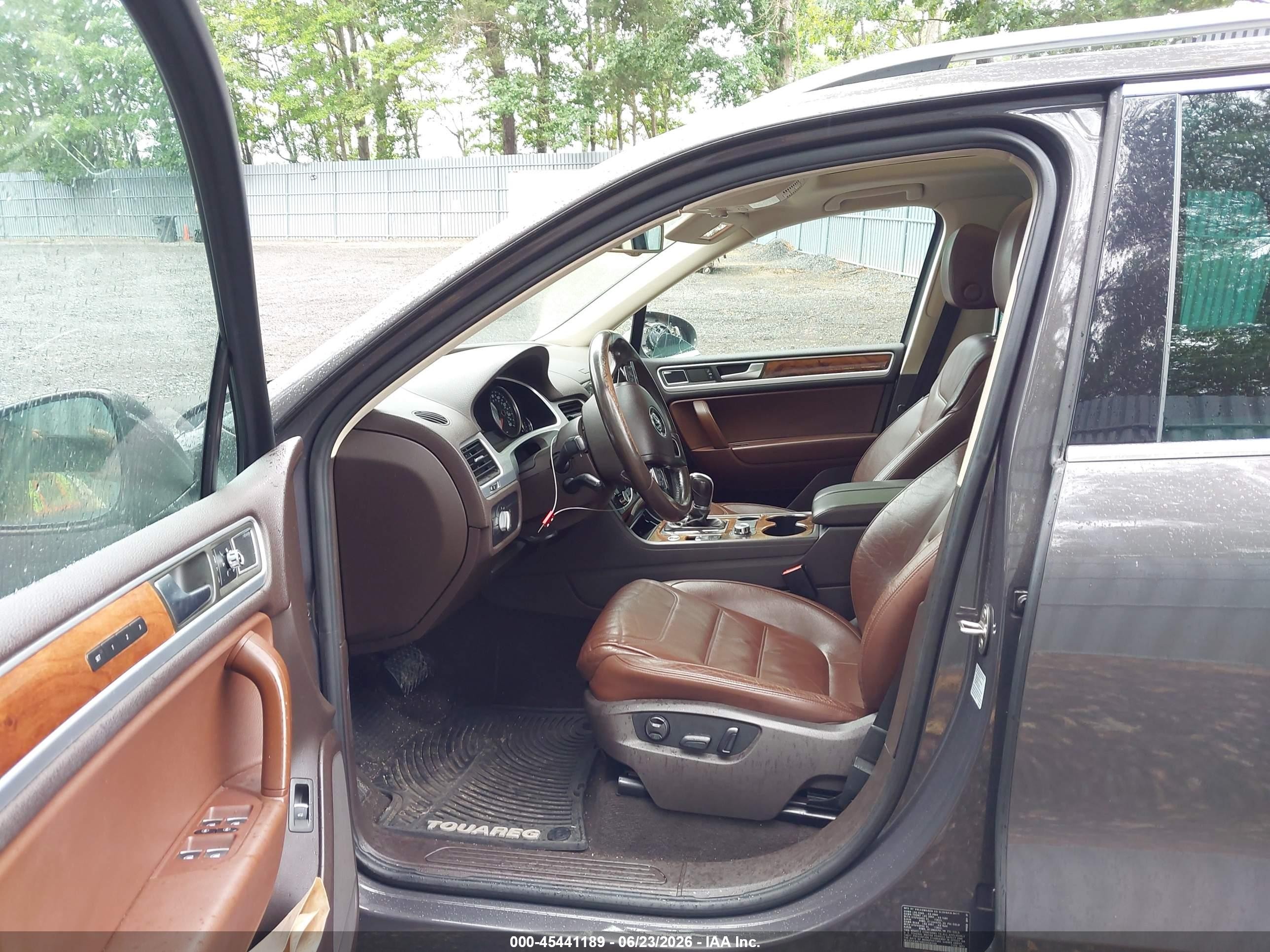 2011 Volkswagen Touareg Tdi Executive Gray vin: WVGFK9BP9BD006048