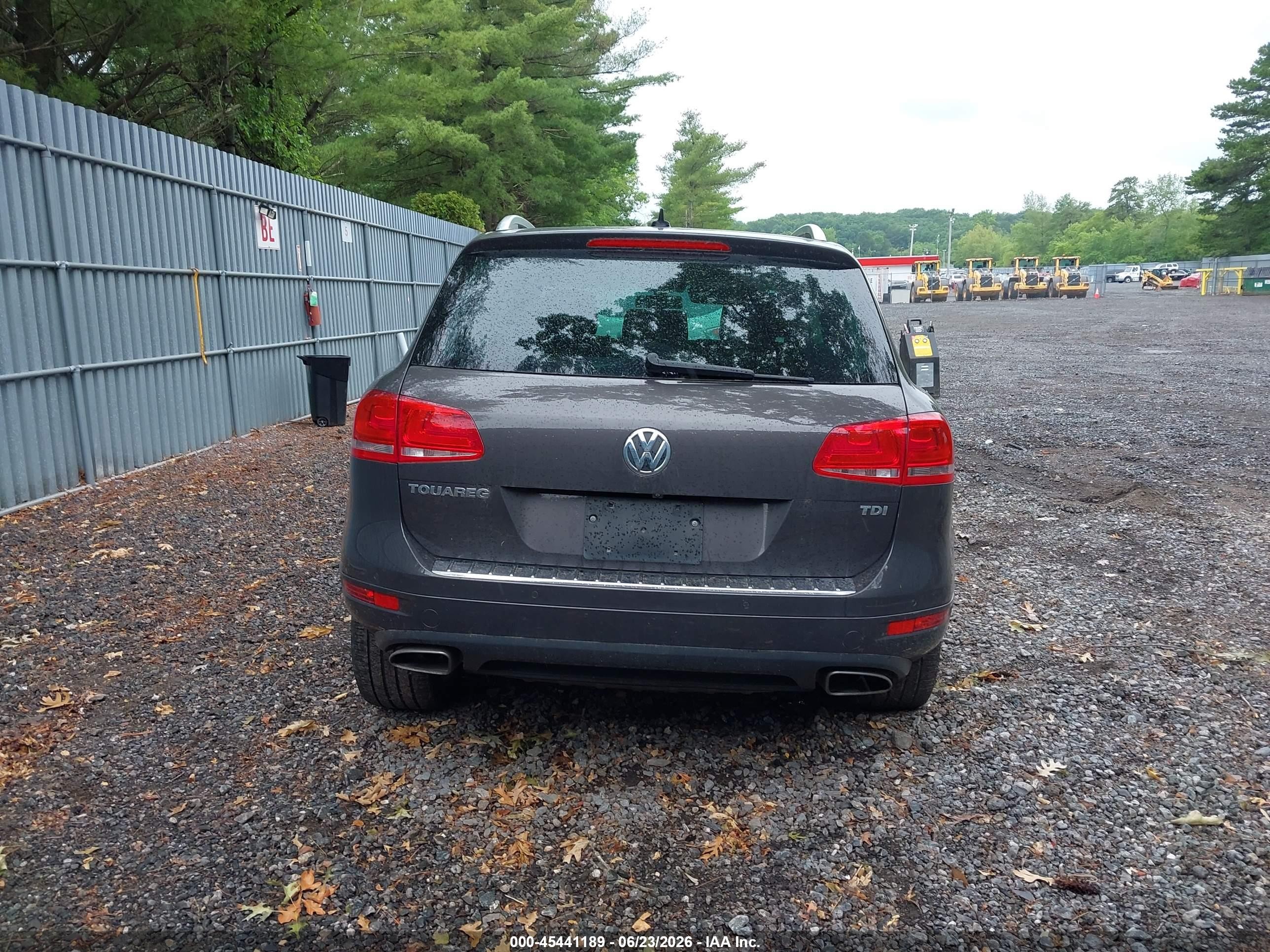 2011 Volkswagen Touareg Tdi Executive Gray vin: WVGFK9BP9BD006048
