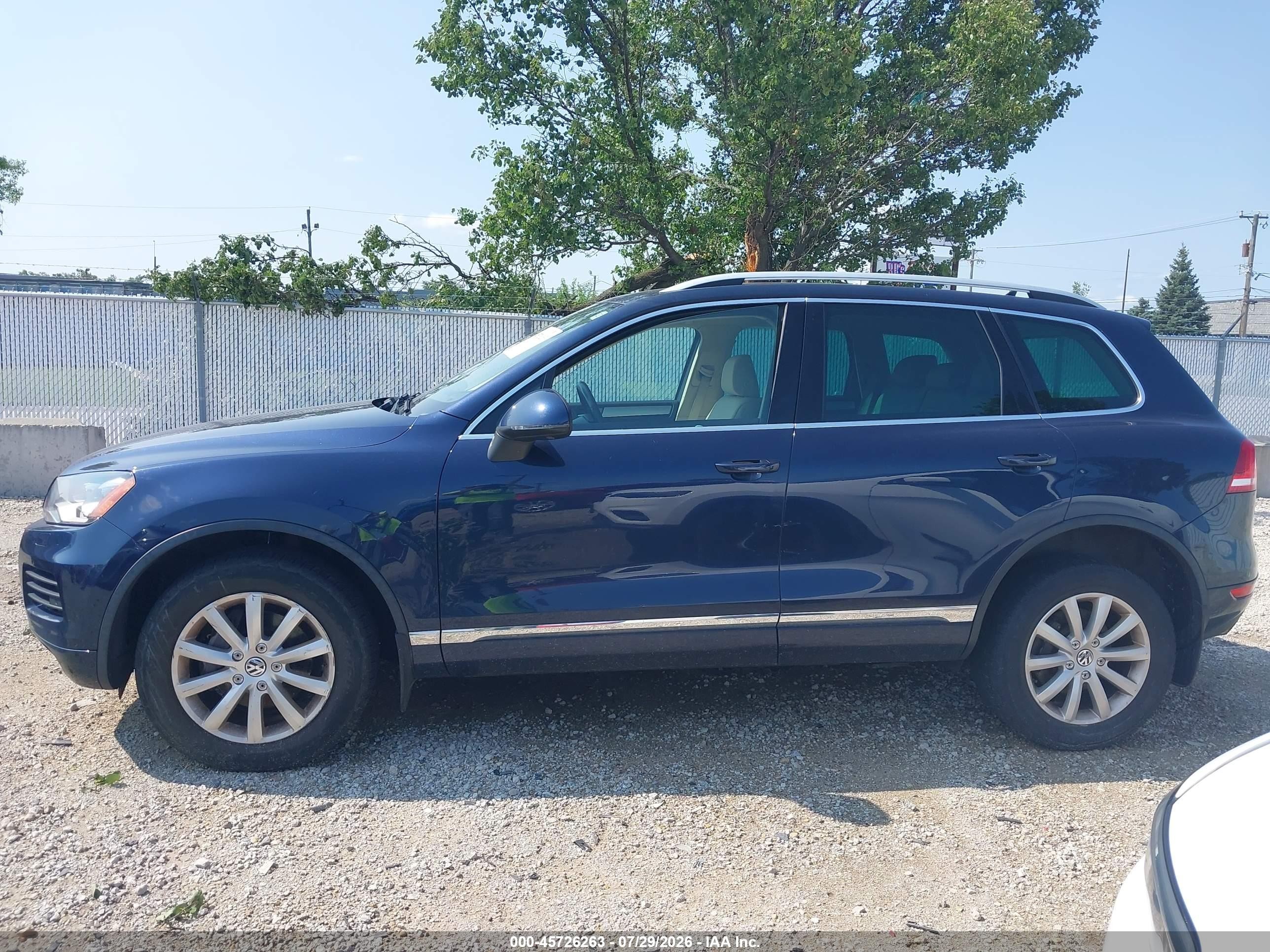 2012 Volkswagen Touareg Tdi Sport Blue vin: WVGFK9BP9CD000543