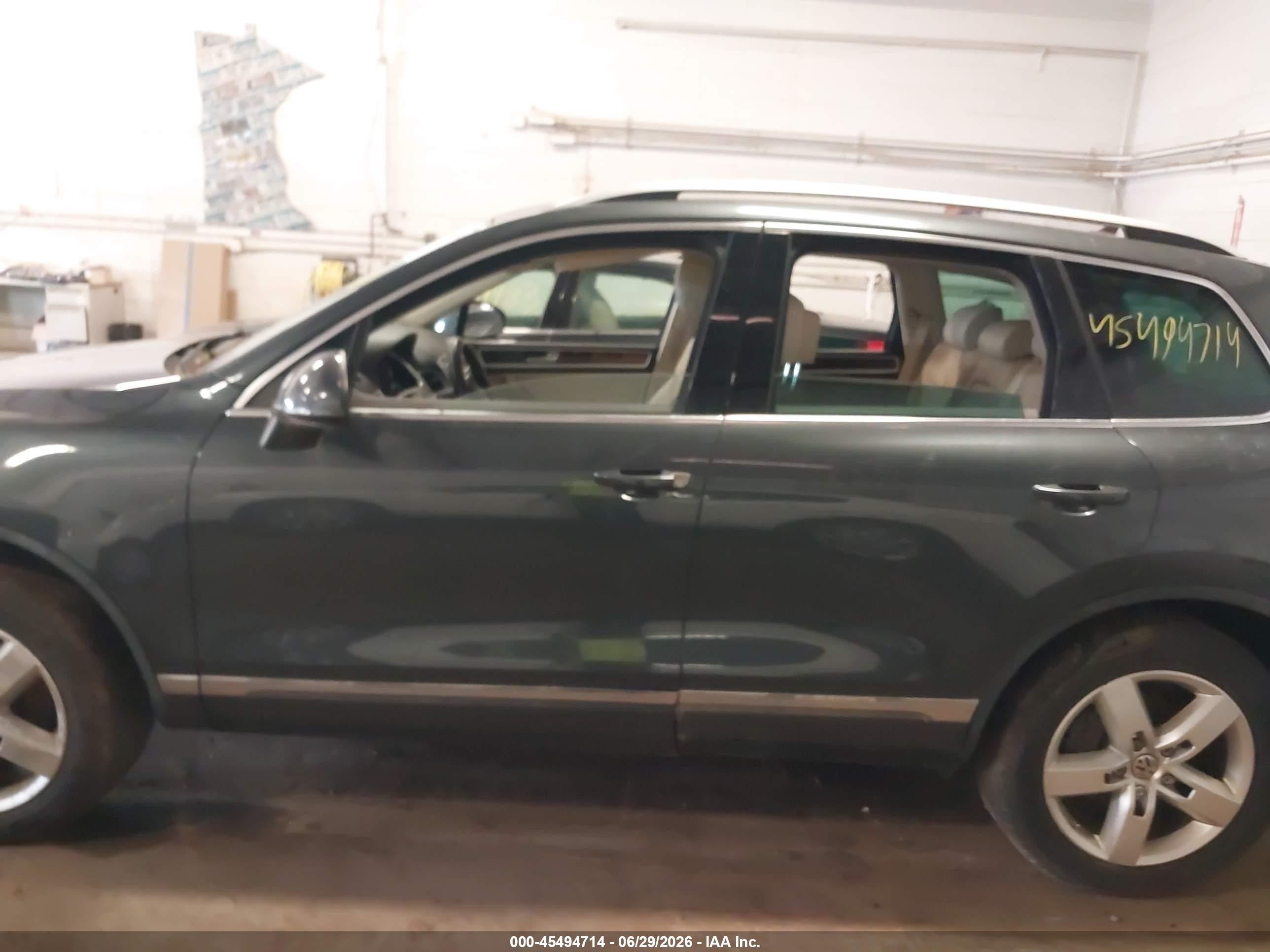 2011 Volkswagen Touareg Tdi Lux Gray vin: WVGFK9BPXBD006740