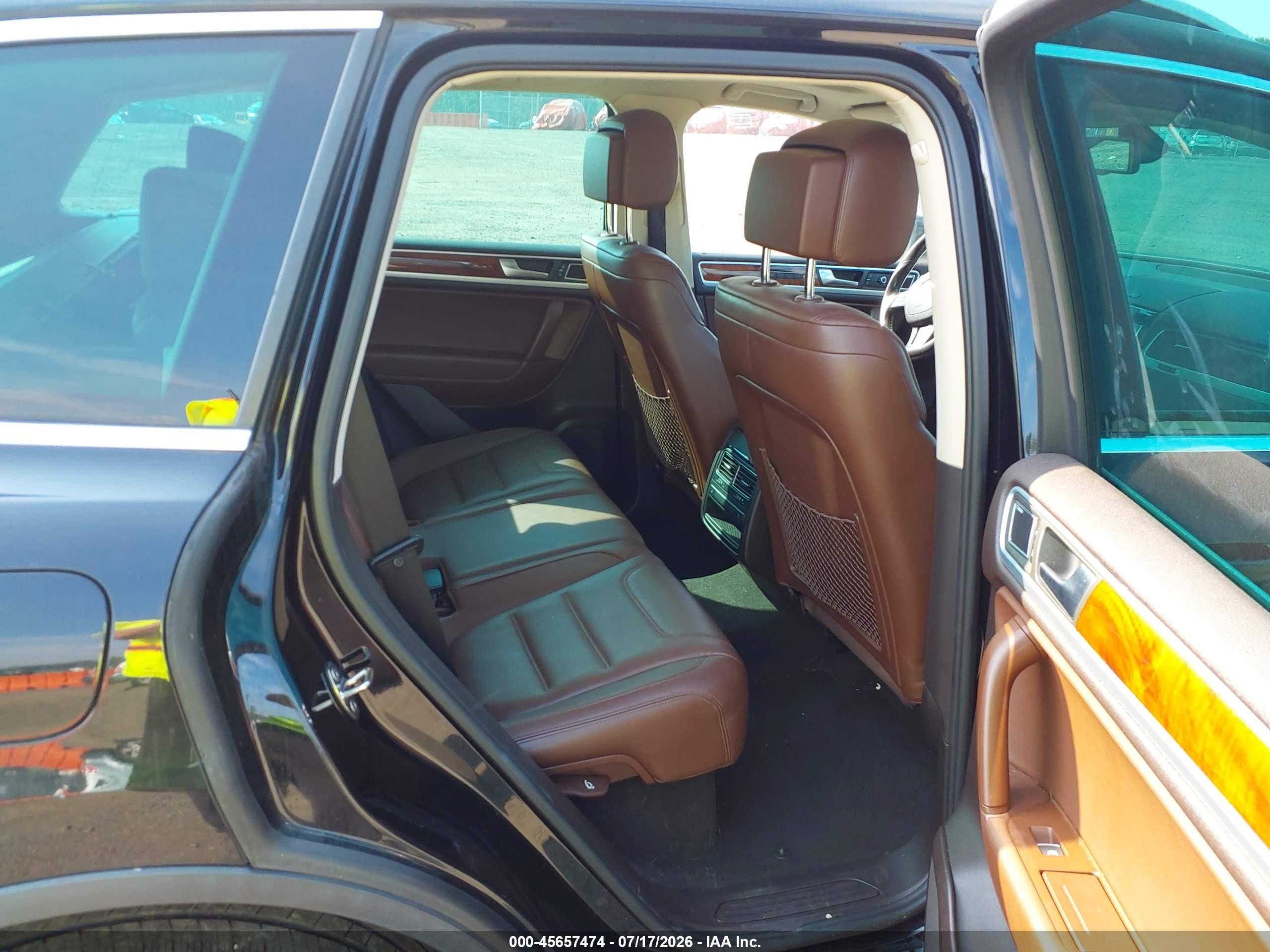 2012 Volkswagen Touareg Tdi Executive Черный vin: WVGFK9BPXCD000292
