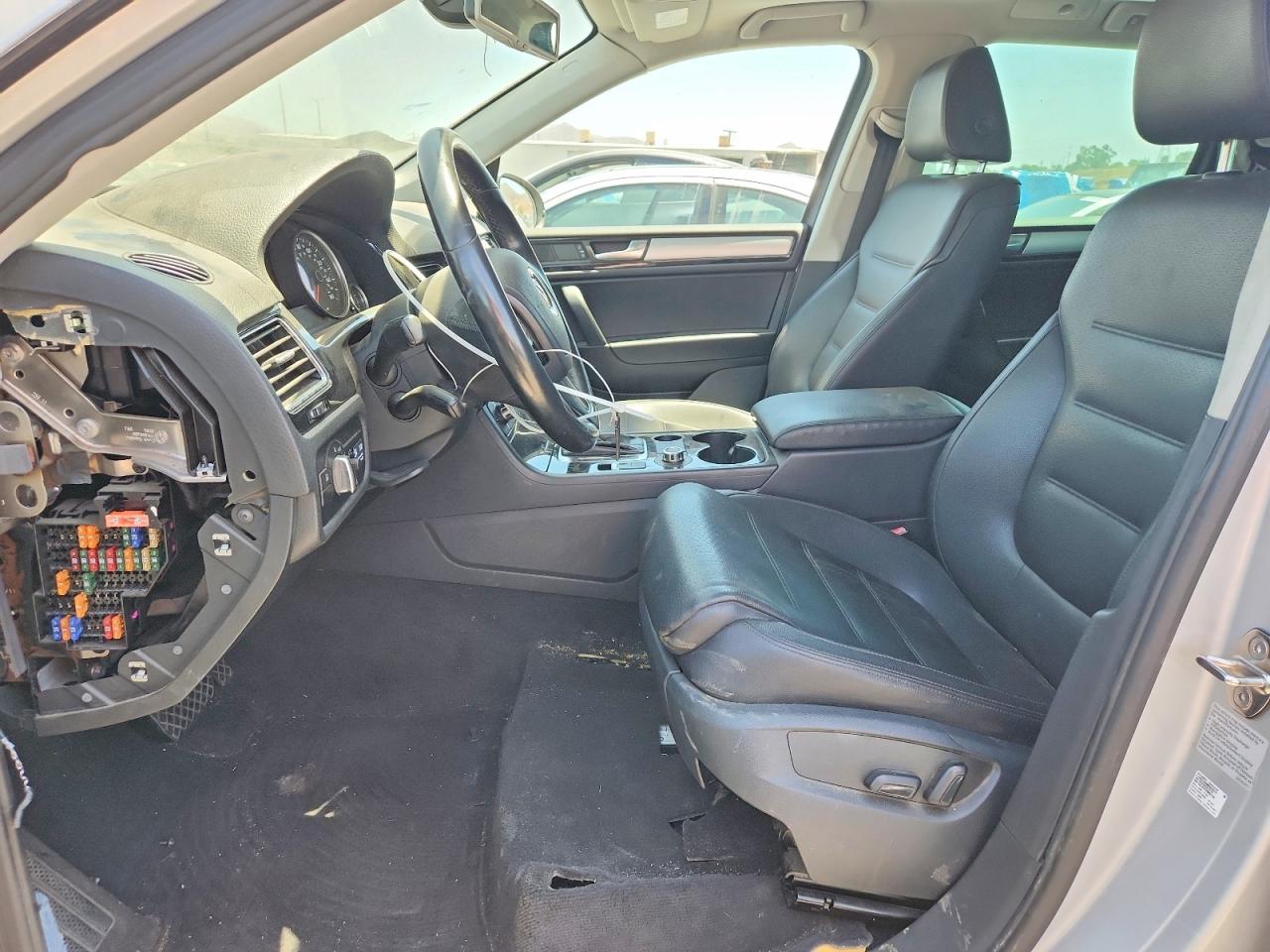 2012 Volkswagen Touareg V6 Tdi Silver vin: WVGFK9BPXCD004486