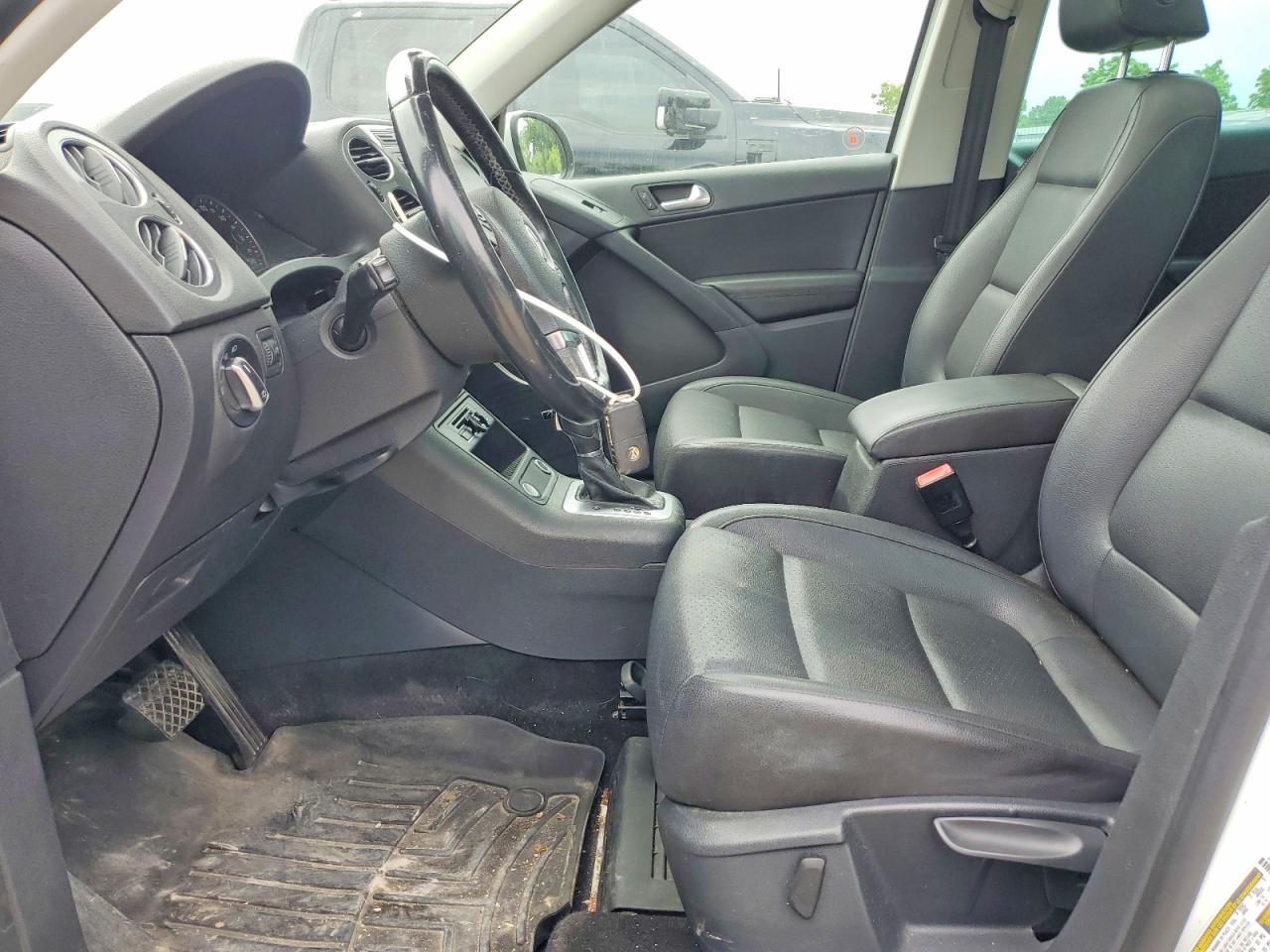 2015 Volkswagen Tiguan S White vin: WVGHV7AX0FW529992