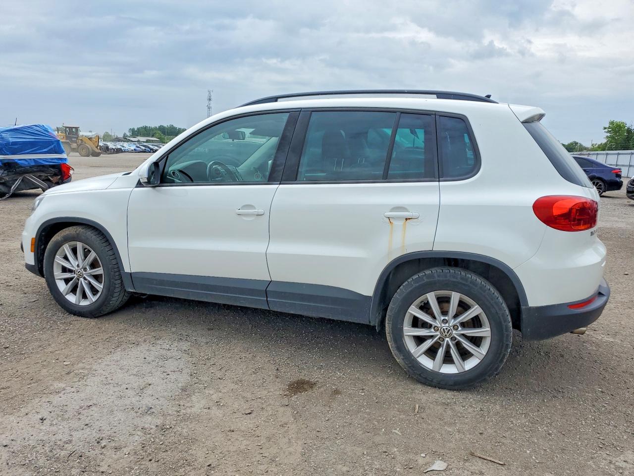 2015 Volkswagen Tiguan S White vin: WVGHV7AX0FW529992