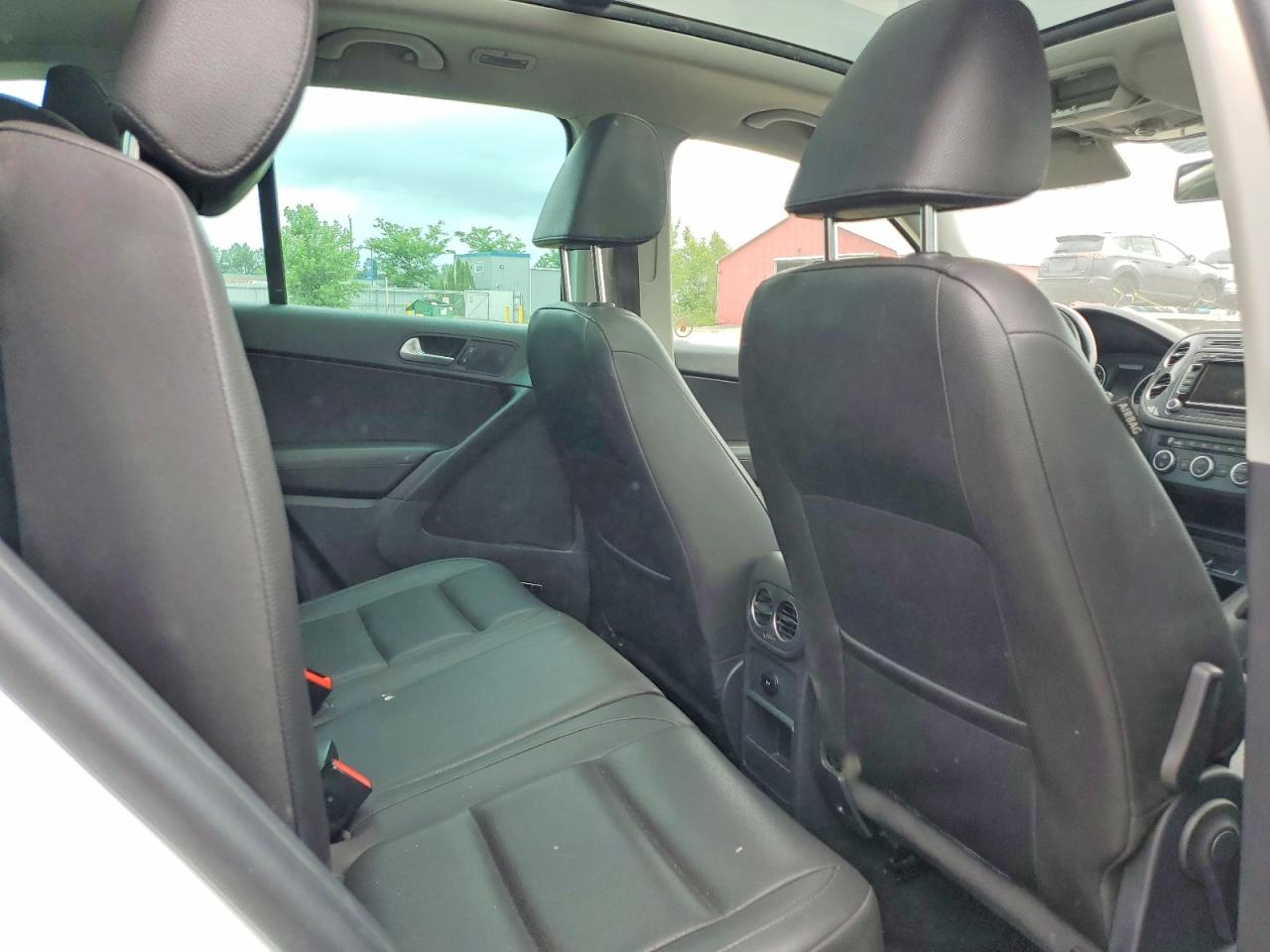 2015 Volkswagen Tiguan S White vin: WVGHV7AX0FW529992
