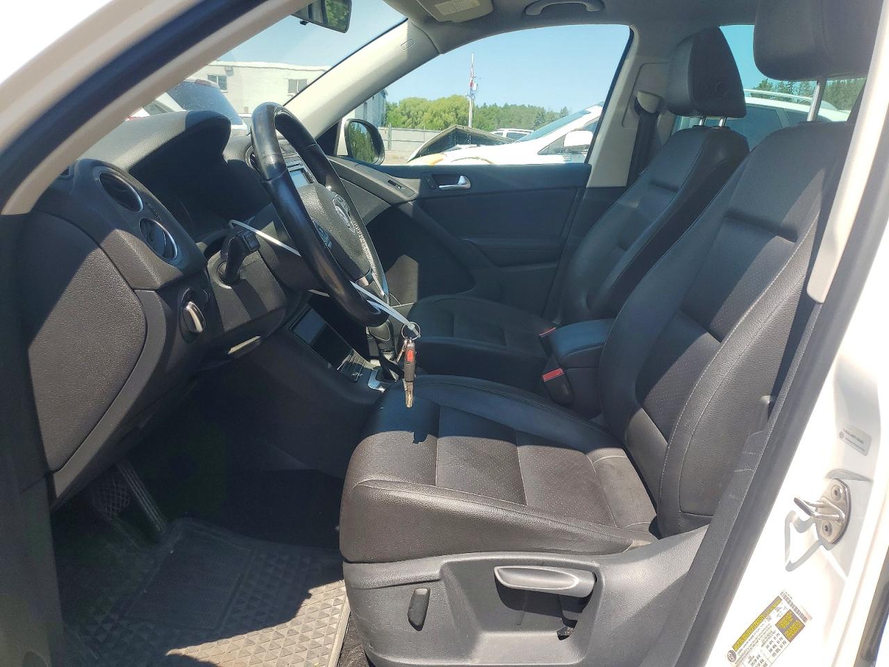 2013 Volkswagen Tiguan S White vin: WVGHV7AX6DW522753