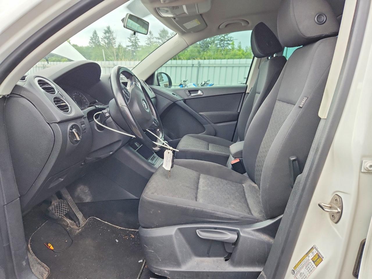 2014 Volkswagen Tiguan S White vin: WVGJV3AX2EW524026
