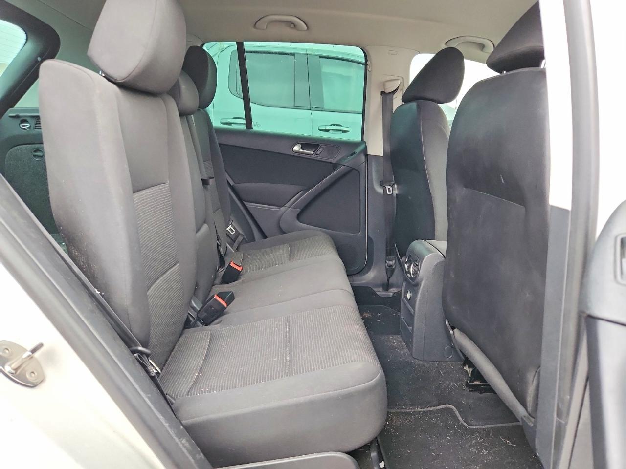2014 Volkswagen Tiguan S White vin: WVGJV3AX2EW524026