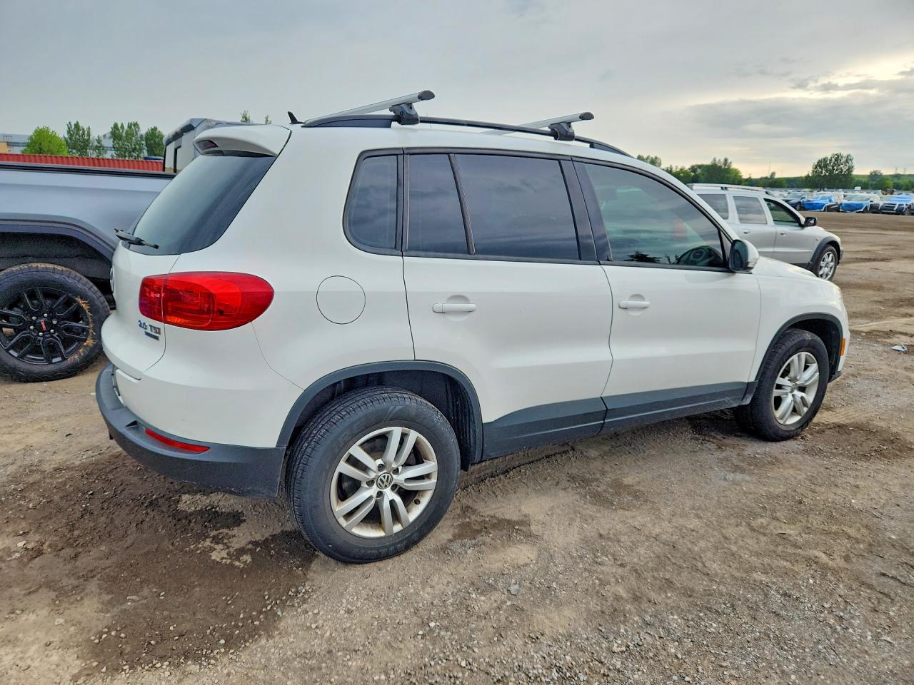 2014 Volkswagen Tiguan S White vin: WVGJV3AX2EW524026