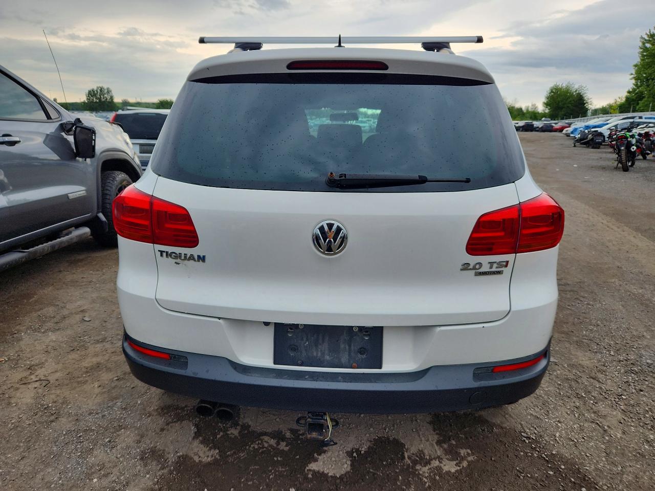 2014 Volkswagen Tiguan S White vin: WVGJV3AX2EW524026
