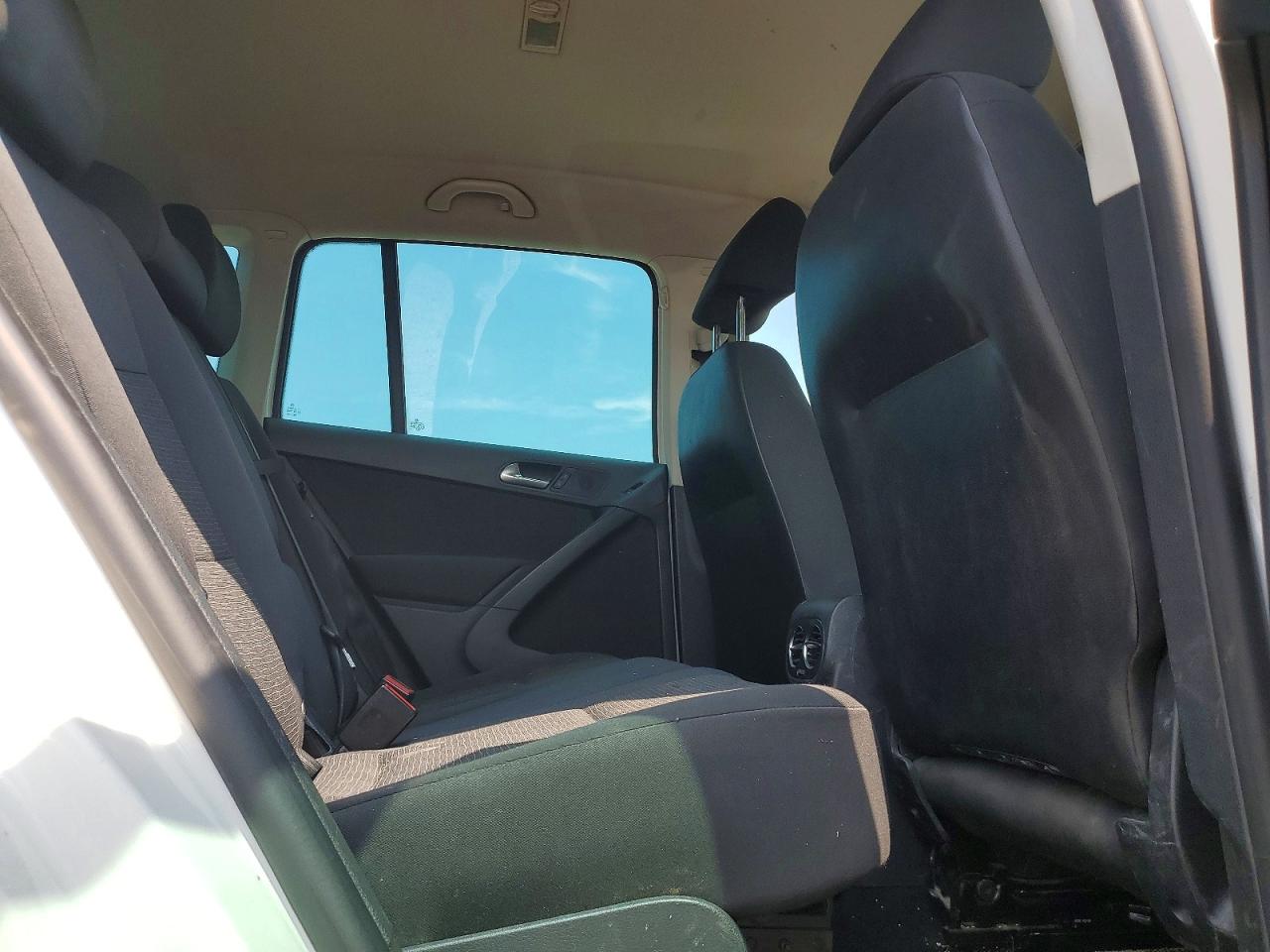 2014 Volkswagen Tiguan S White vin: WVGJV3AX2EW524432