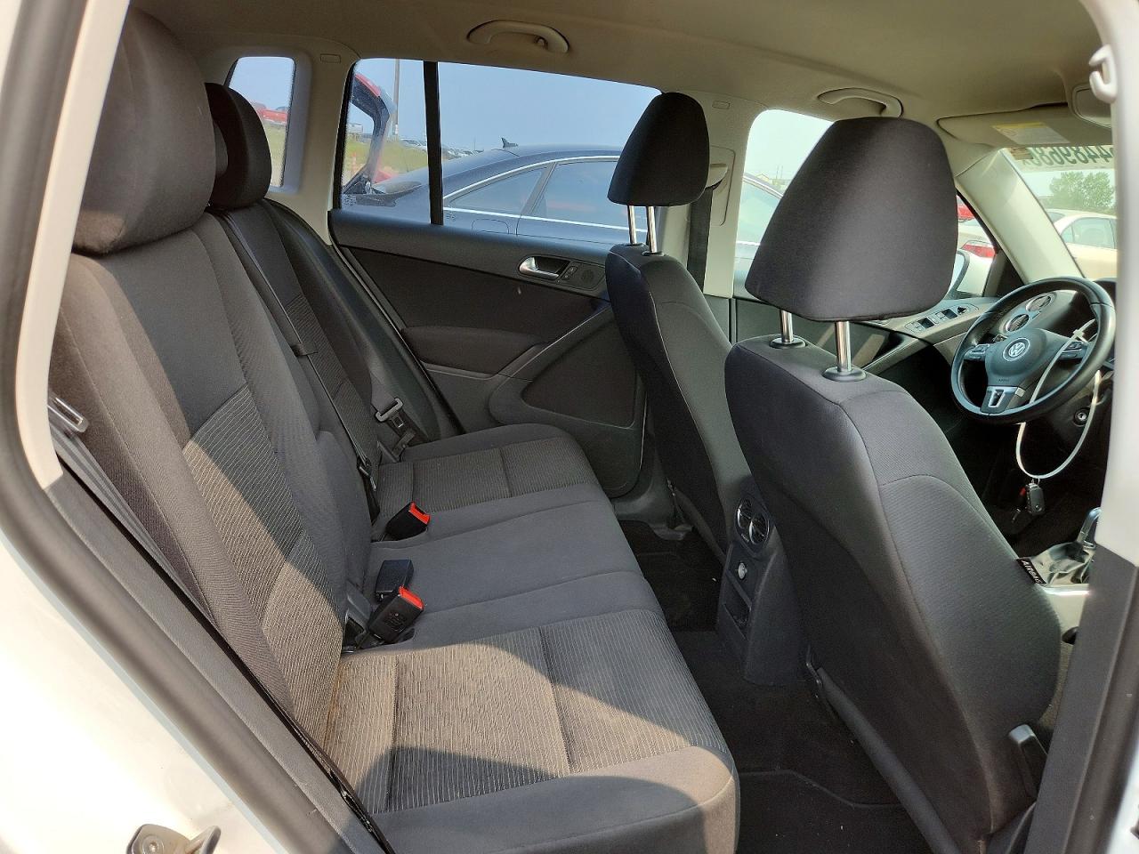 2014 Volkswagen Tiguan S White vin: WVGJV3AX4EW558565